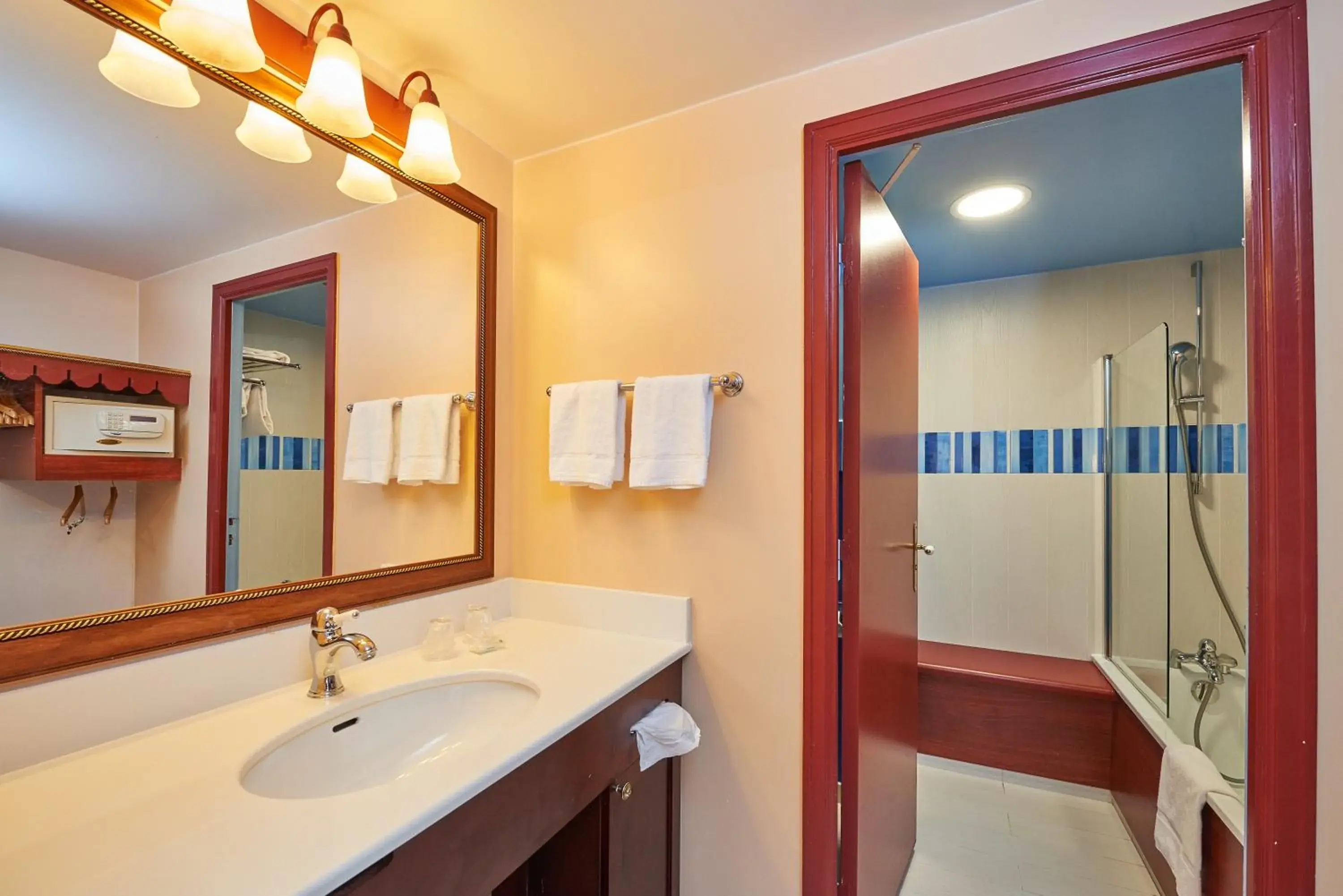 Superior Room - single occupancy in Disney Newport Bay Club Superior Room - single occupancy in Disney Newport Bay Club