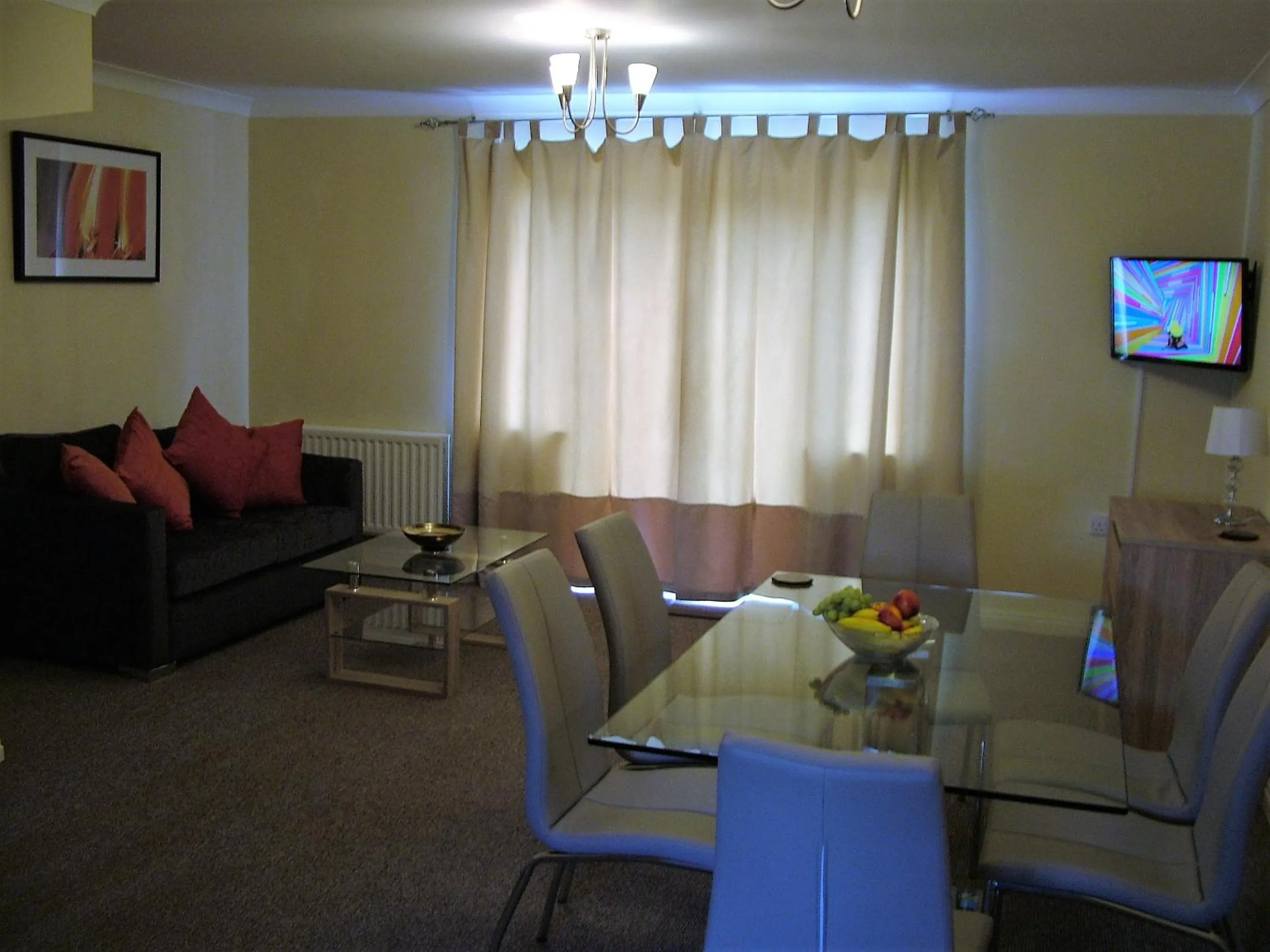Dining area in Thistle Cottage