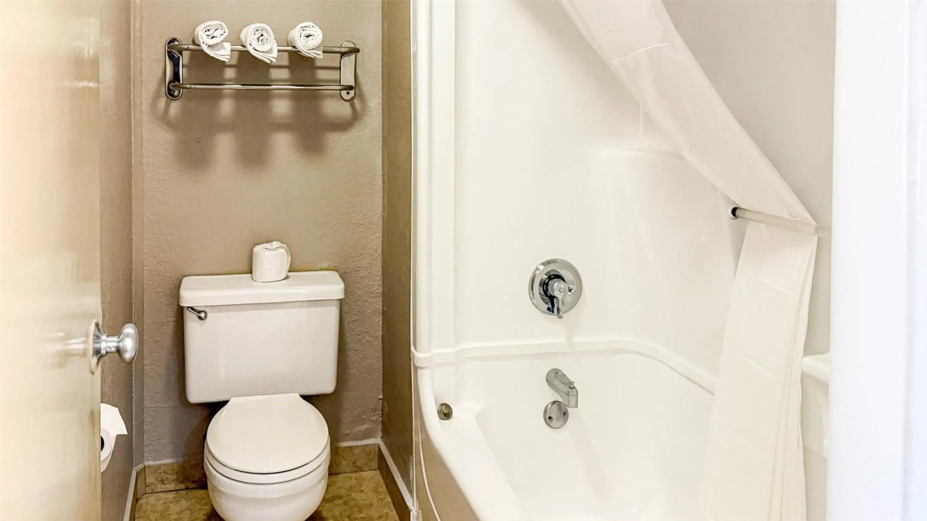 Double Room - single occupancy - Disability Access in Studio 6-Grand Prairie, TX Double Room - single occupancy - Disability Access in Studio 6-Grand Prairie, TX
