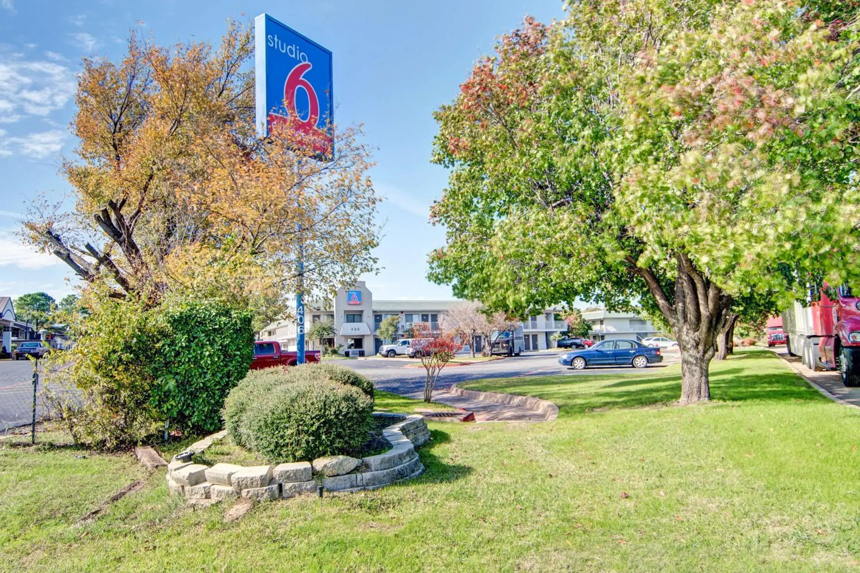 Property building in Studio 6-Grand Prairie, TX Property building in Studio 6-Grand Prairie, TX