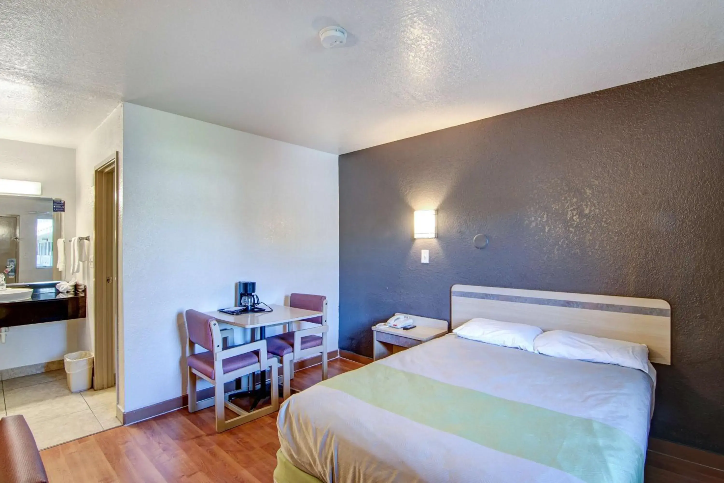 Photo of the whole room, Bed in Studio 6-Grand Prairie, TX Photo of the whole room, Bed in Studio 6-Grand Prairie, TX