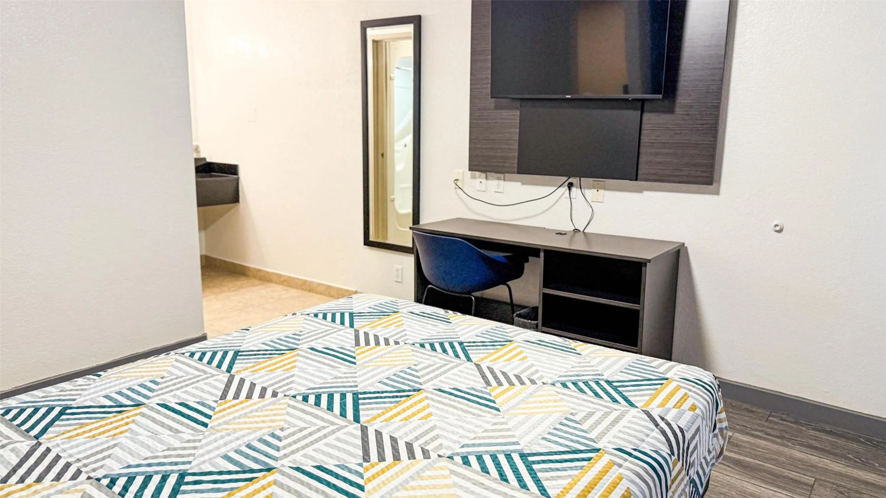 Photo of the whole room, Bed in Studio 6-Grand Prairie, TX