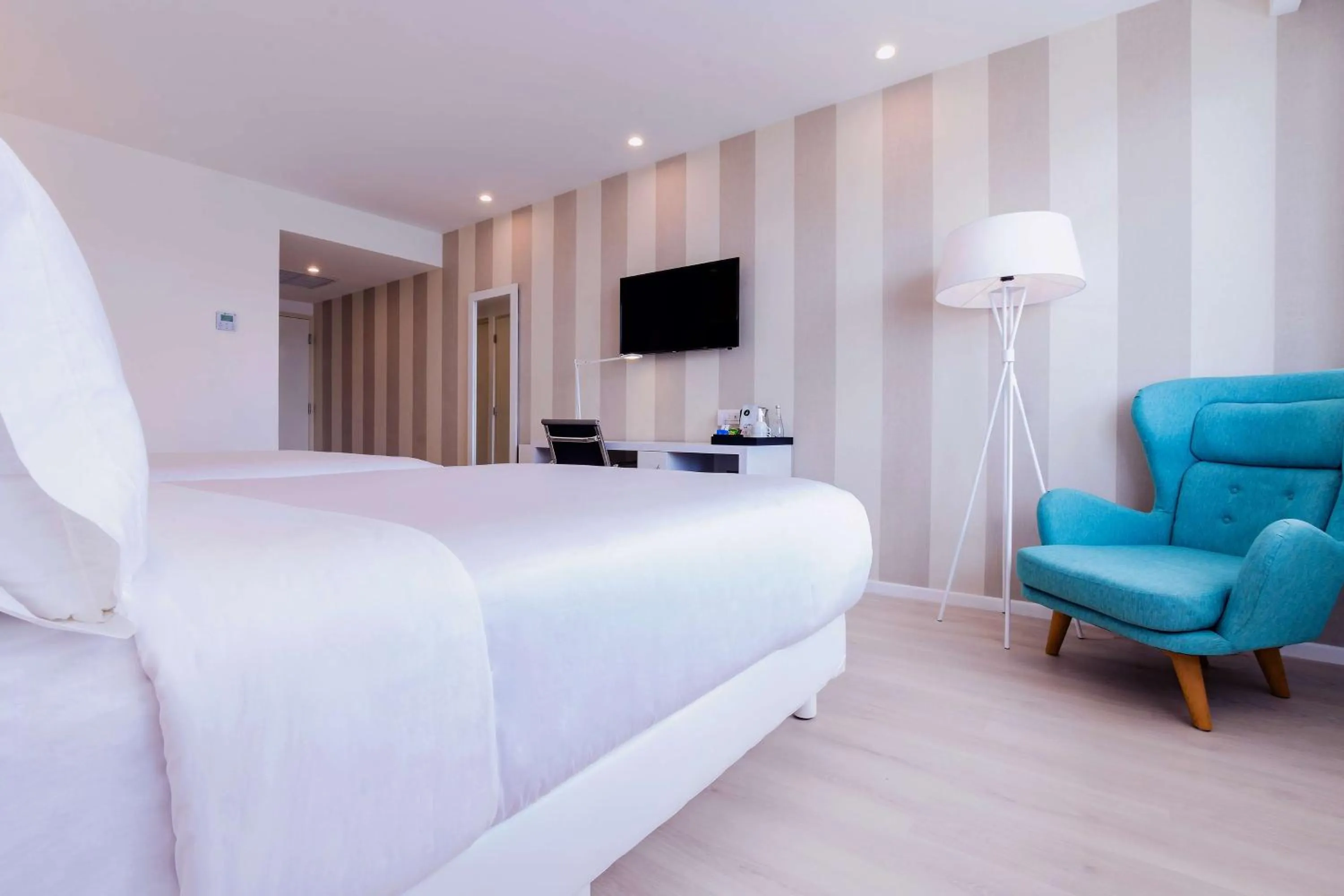 Bedroom, Bed in NH San Luis Potosí