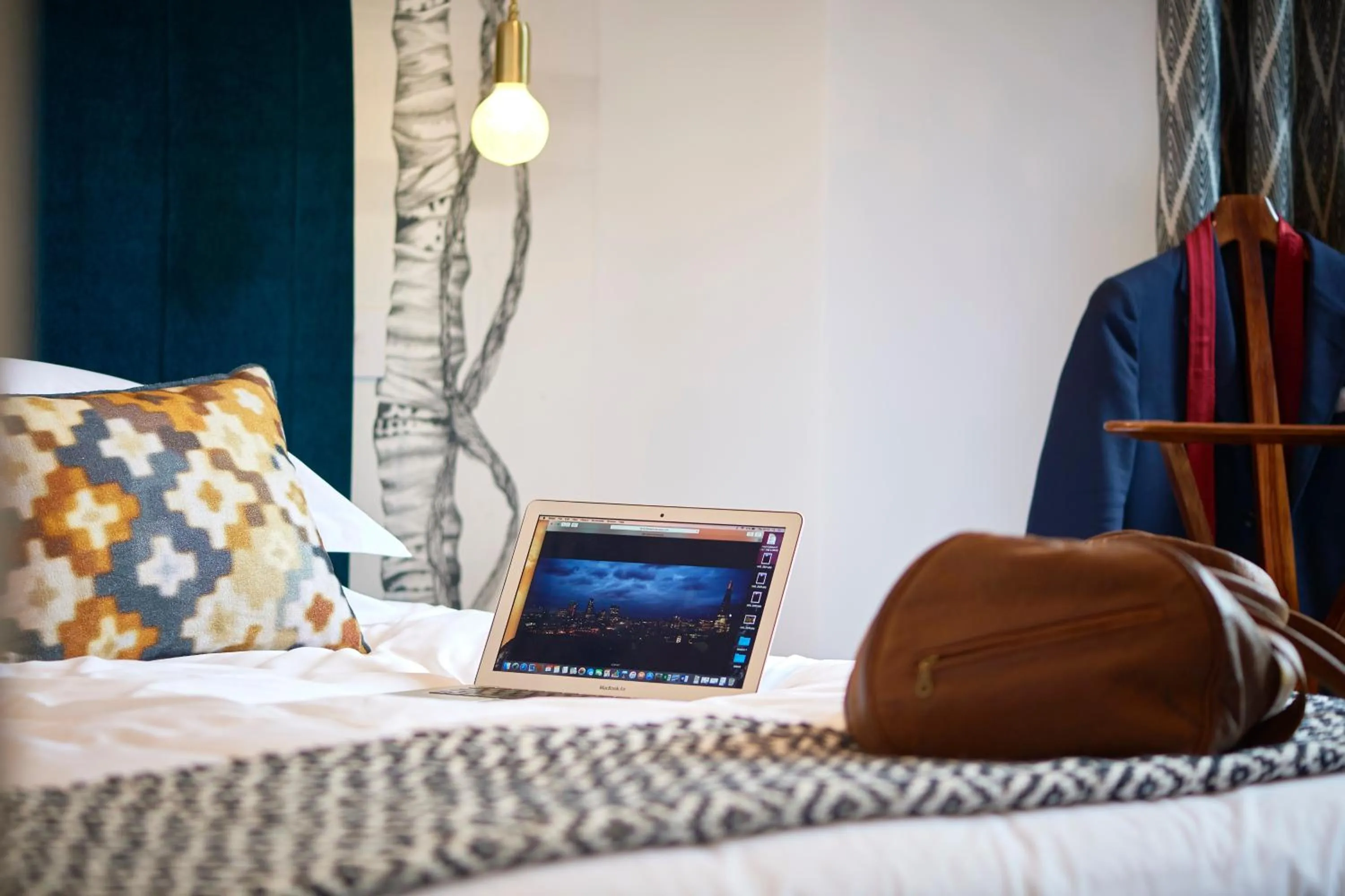 Bedroom, Bed in The Lodge Hotel - Putney