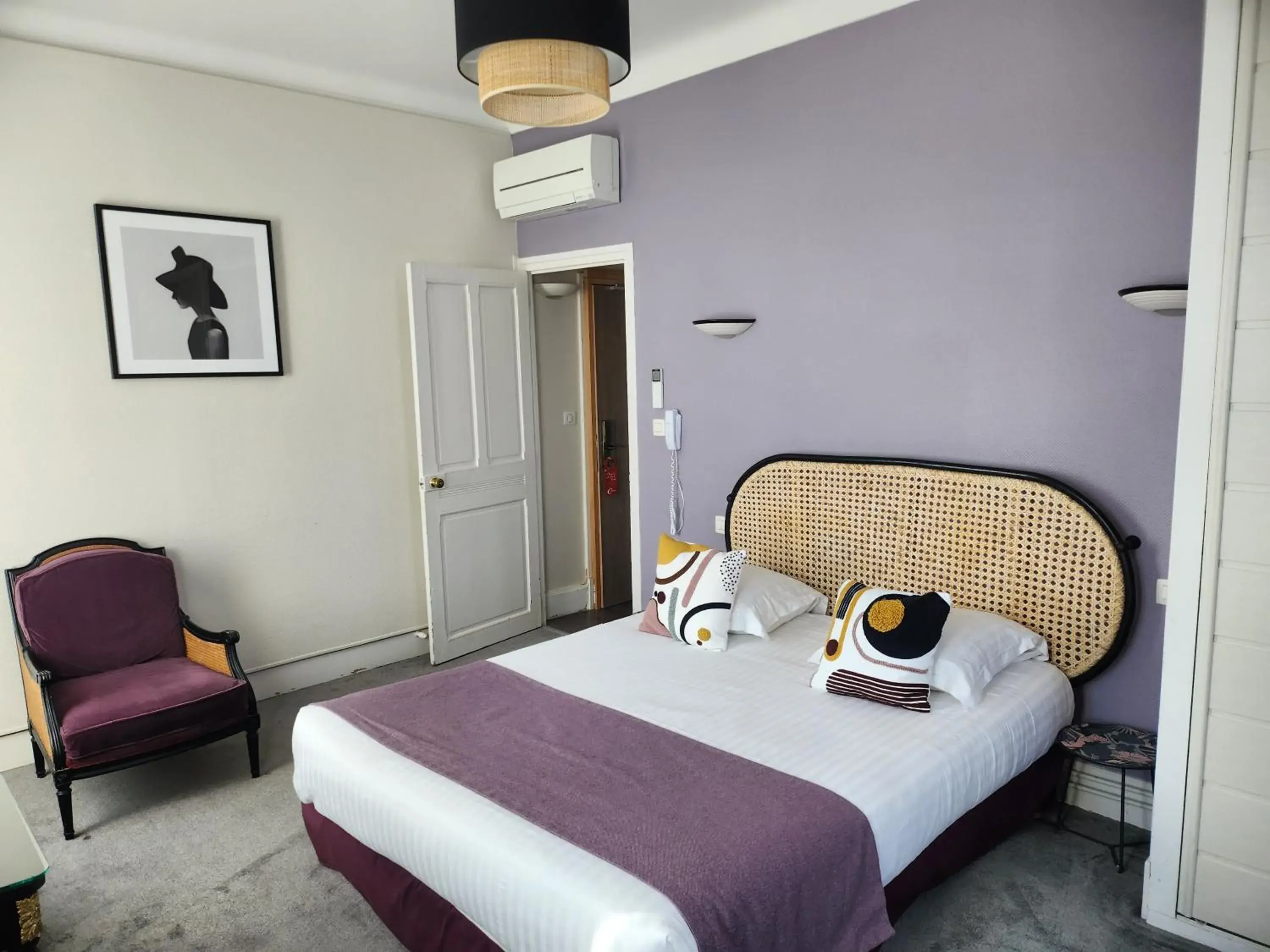 Photo of the whole room, Bed in Hôtel Les Nations The Originals Boutique VICHY Photo of the whole room, Bed in Hôtel Les Nations The Originals Boutique VICHY