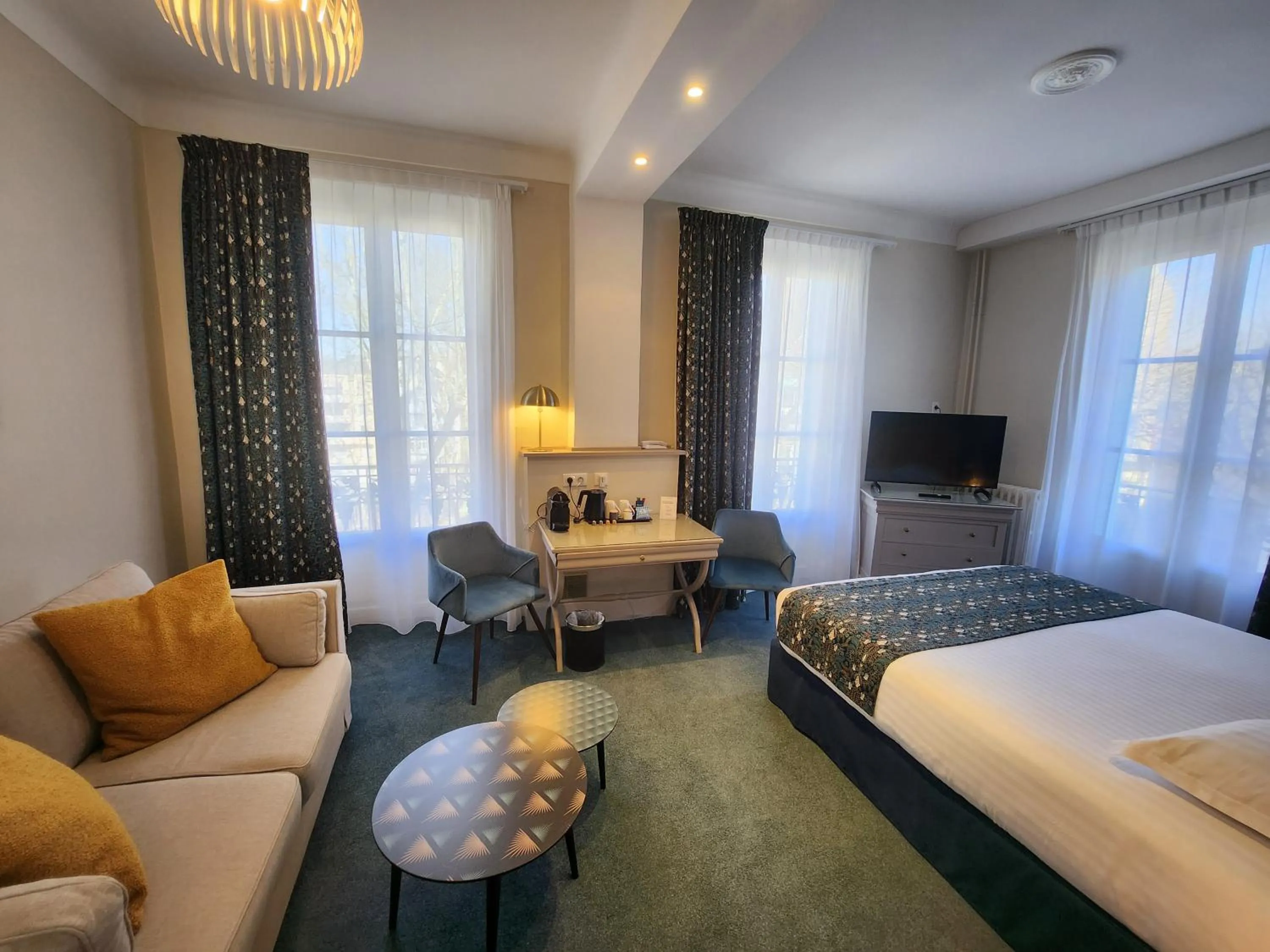 Photo of the whole room, Bed in Hôtel Les Nations The Originals Boutique VICHY