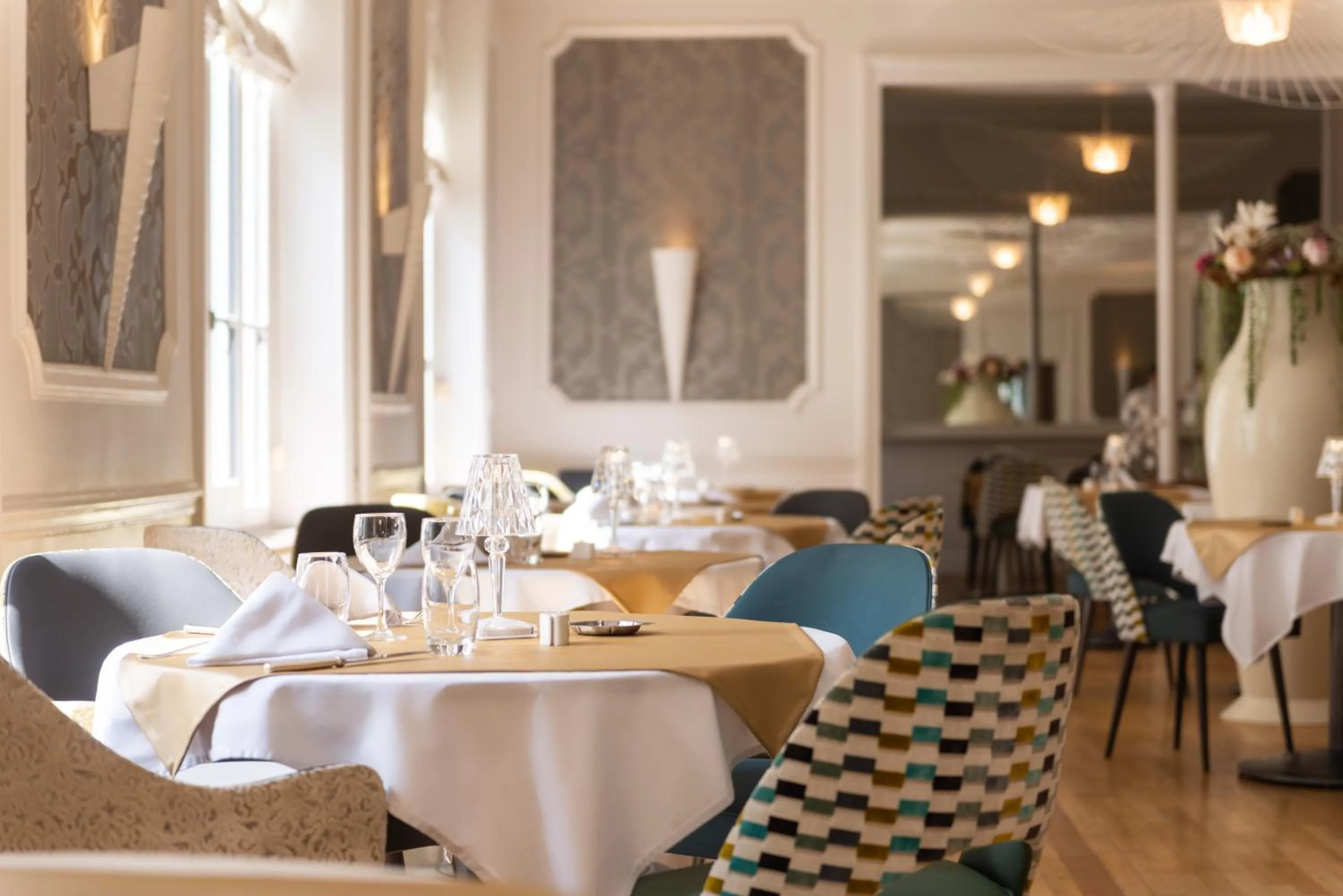 Restaurant/places to eat in Hôtel Les Nations The Originals Boutique VICHY