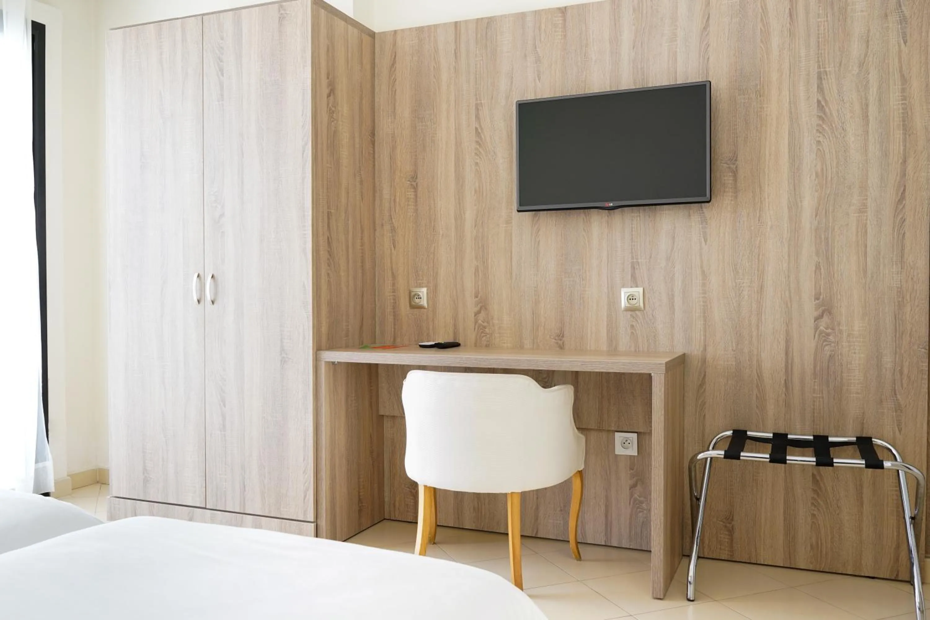 TV and multimedia, Bed in Hotel El Djenina