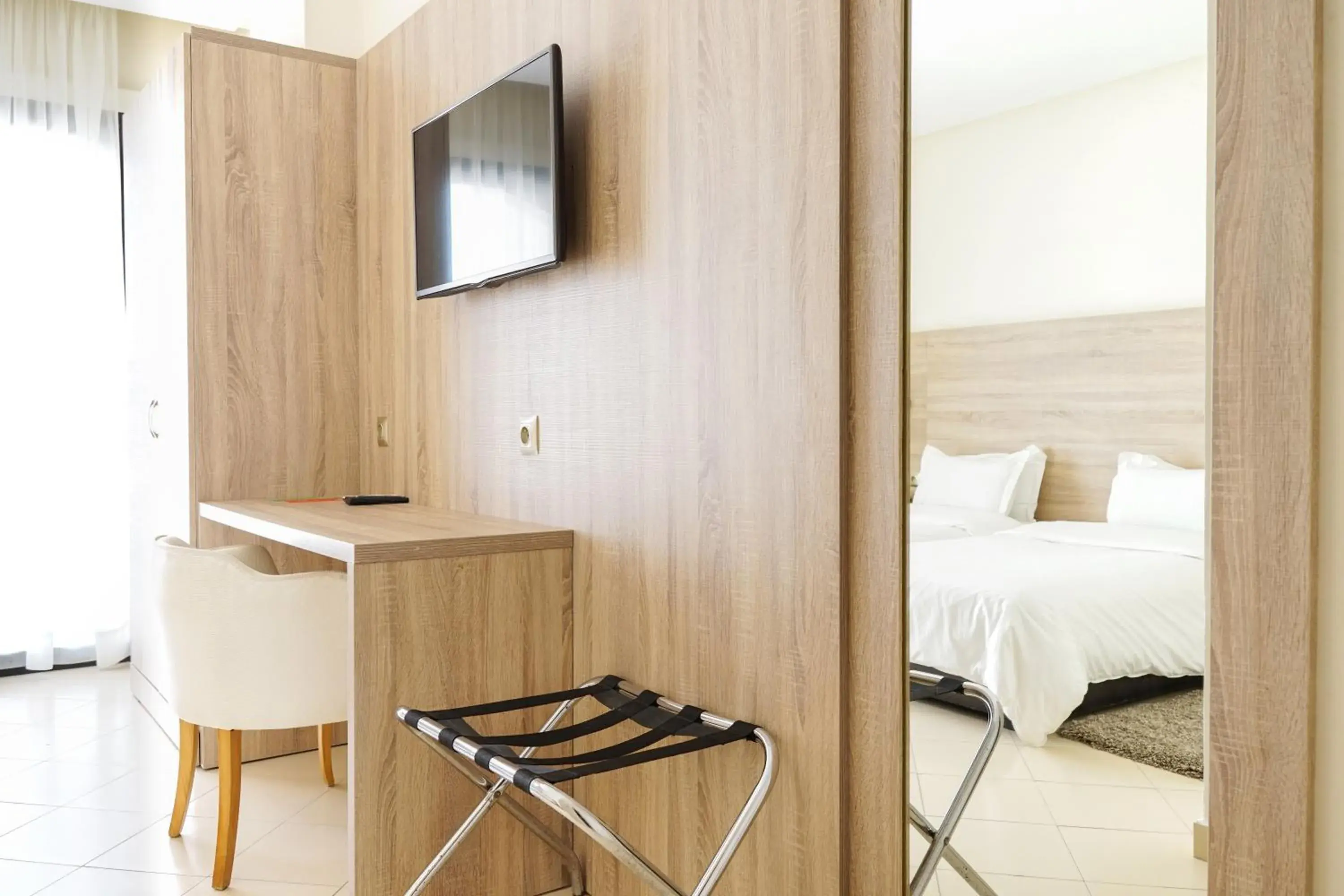 TV and multimedia, Bed in Hotel El Djenina TV and multimedia, Bed in Hotel El Djenina