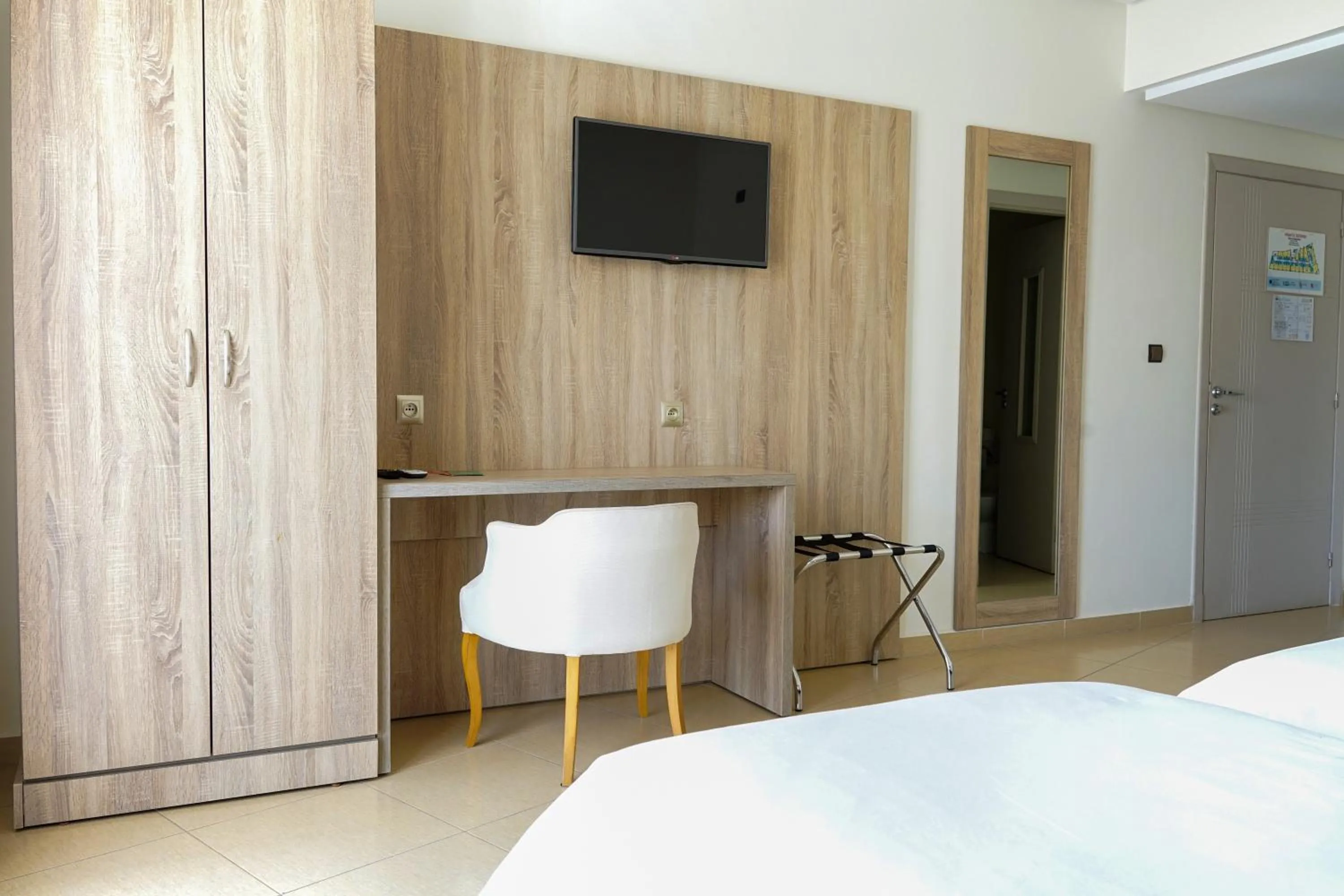 TV and multimedia, Bed in Hotel El Djenina