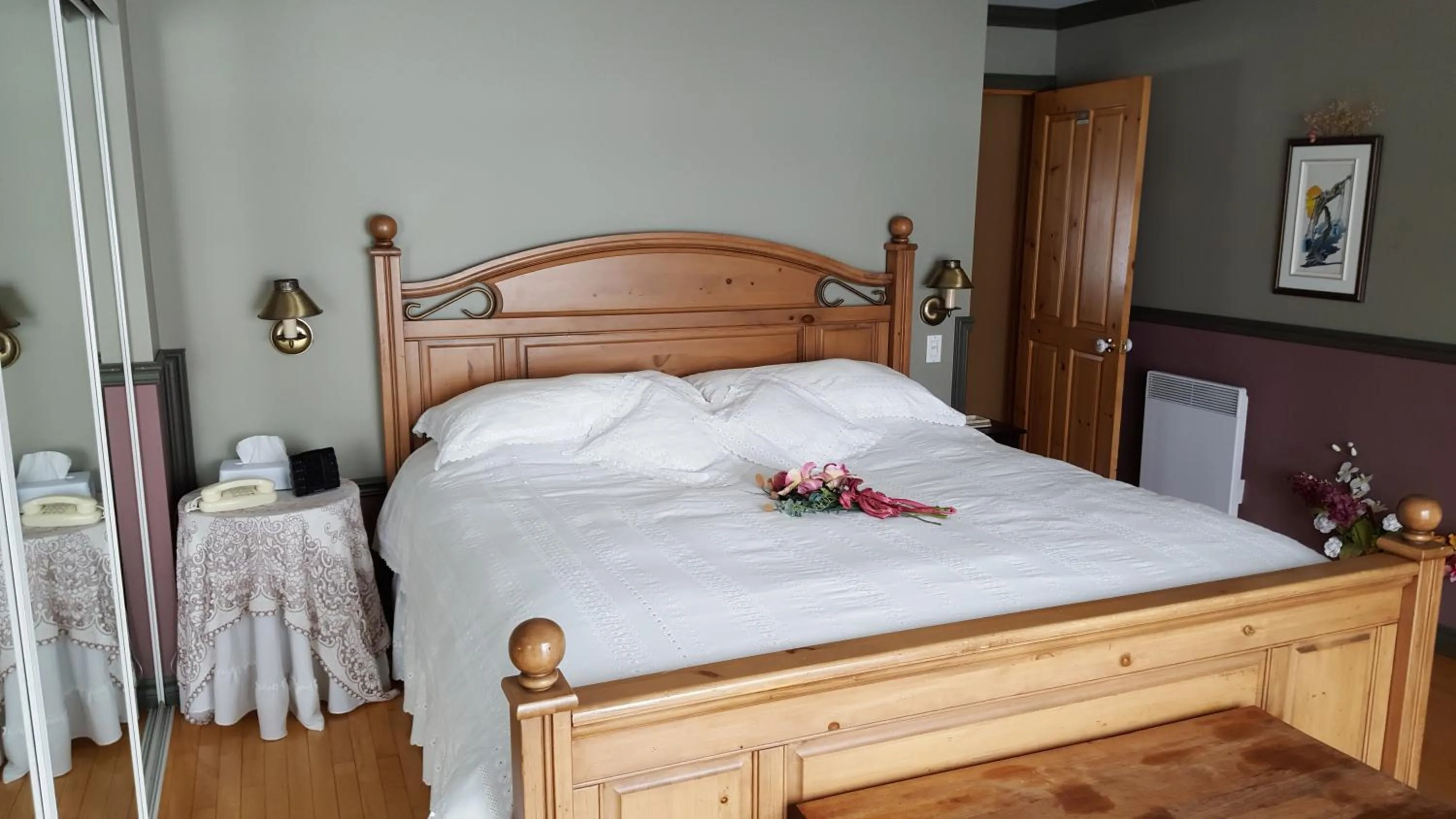 Bed in Au Soleil Couchant