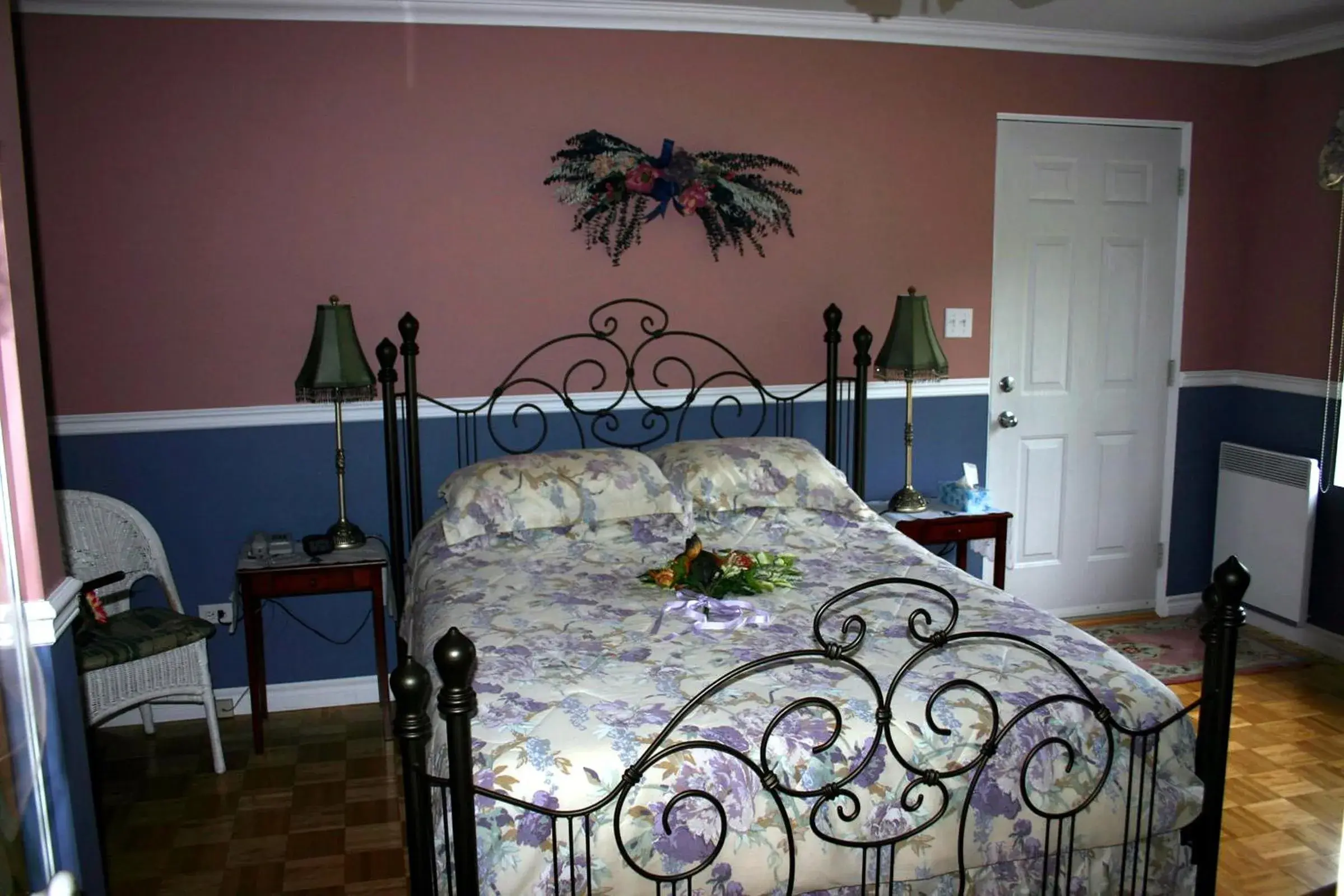 Queen Room with Garden View - single occupancy in Au Soleil Couchant Queen Room with Garden View - single occupancy in Au Soleil Couchant