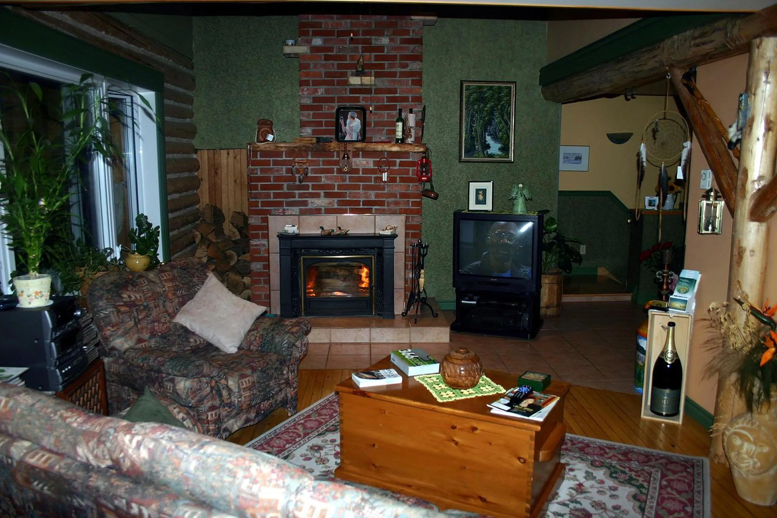 Communal lounge/ TV room in Au Soleil Couchant