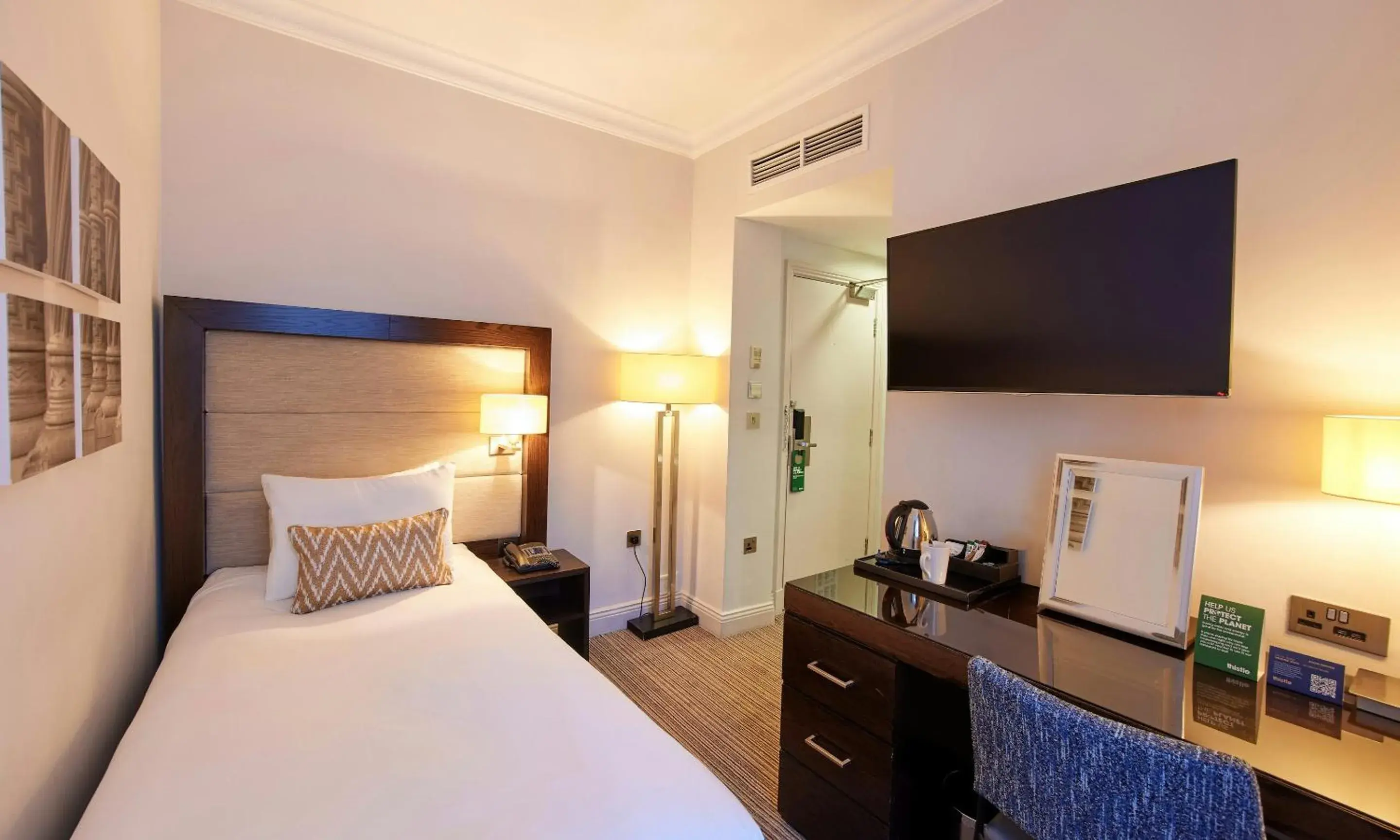 Bedroom, Bed in Thistle London Holborn Bedroom, Bed in Thistle London Holborn