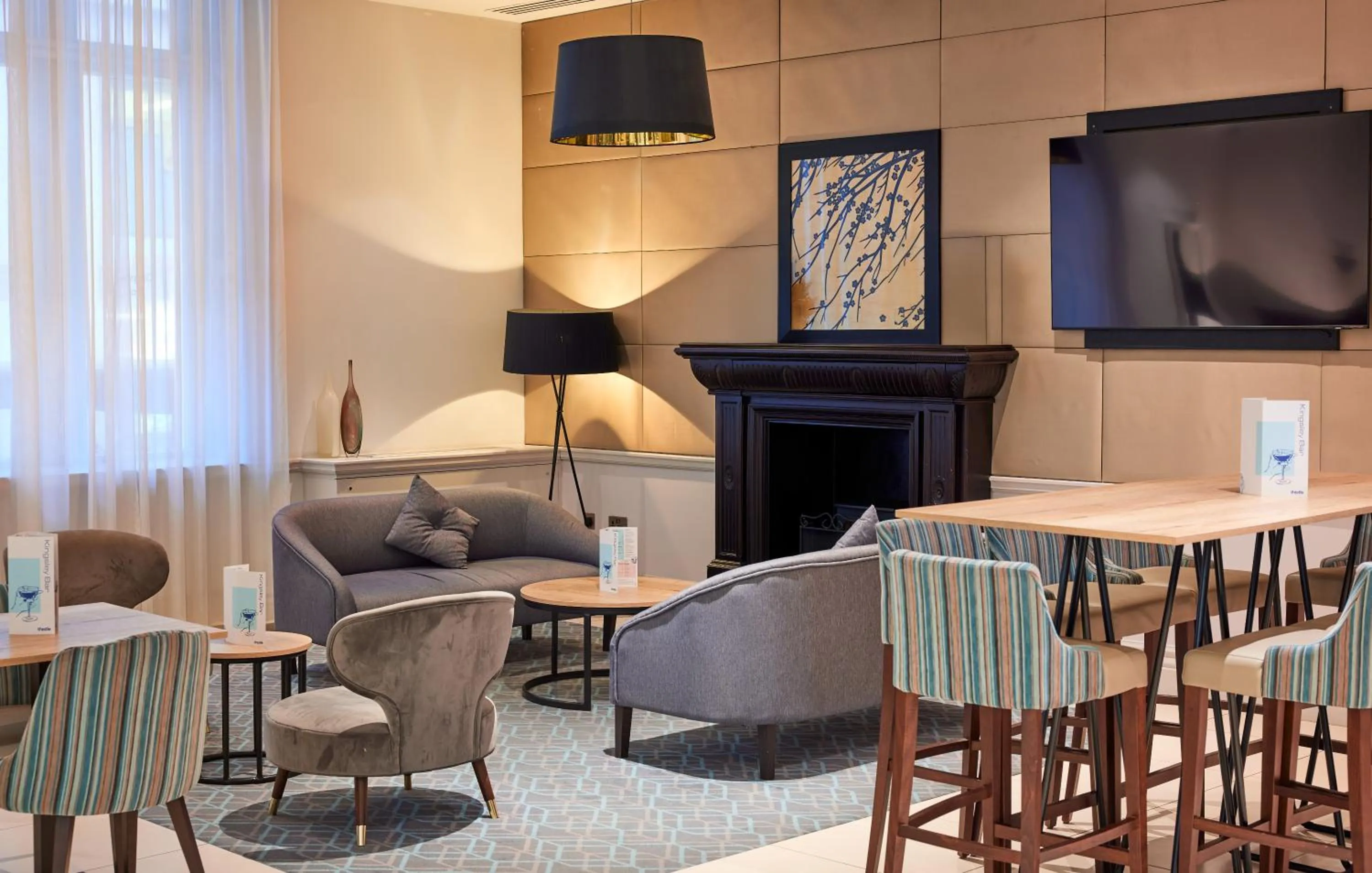 Lounge or bar in Thistle London Holborn