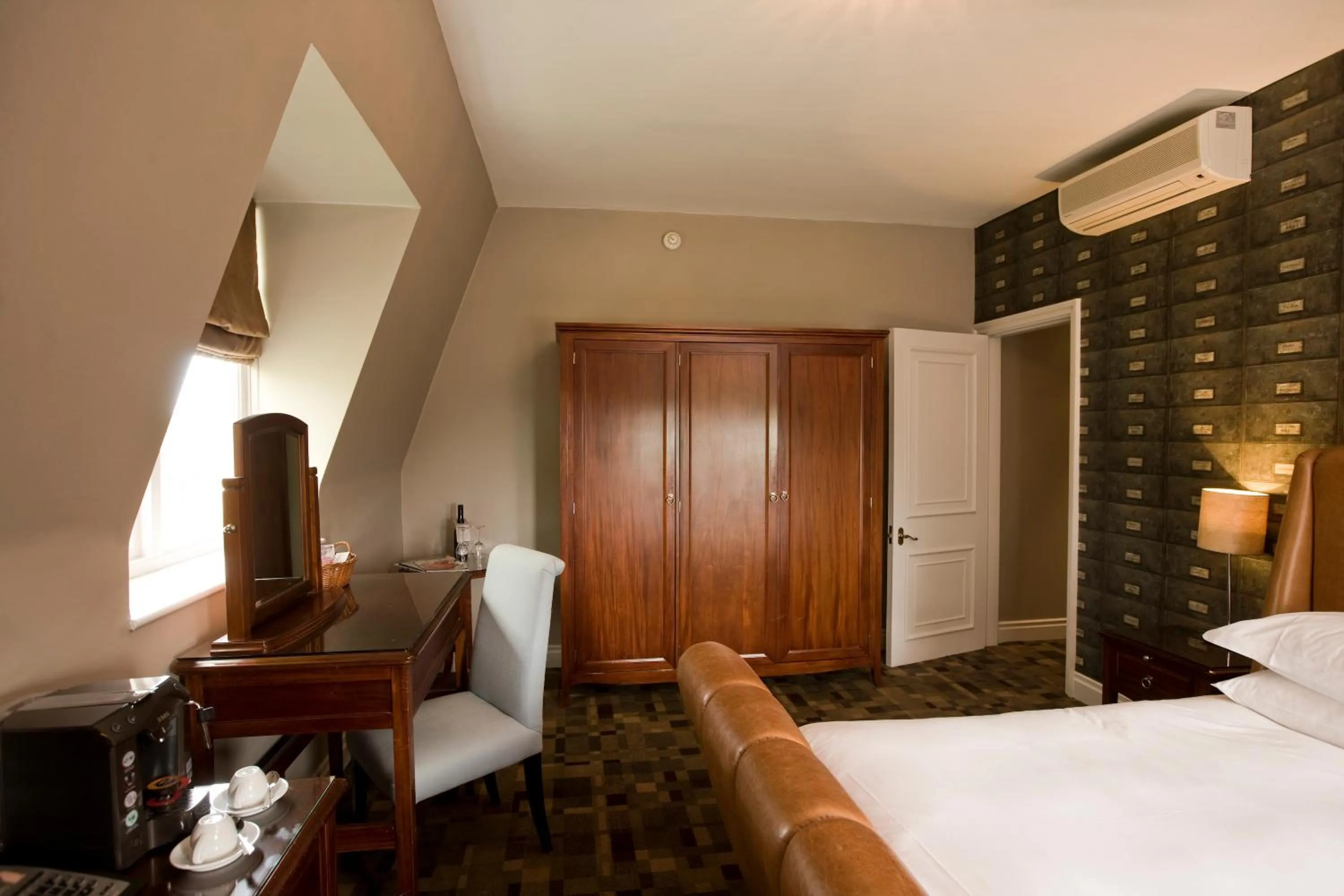 Bedroom, Bed in Hotel du Vin Cannizaro House Wimbledon