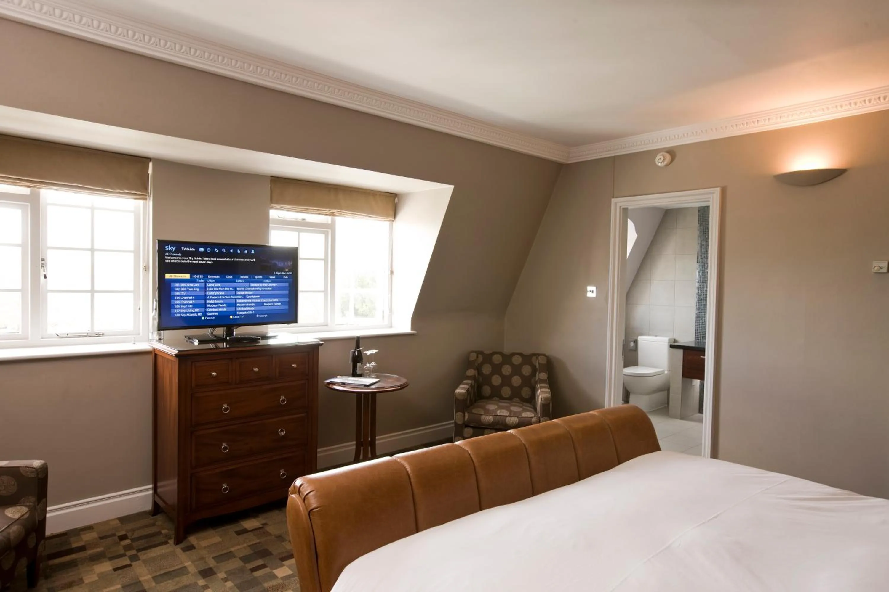 View (from property/room), Bed in Hotel du Vin Cannizaro House Wimbledon