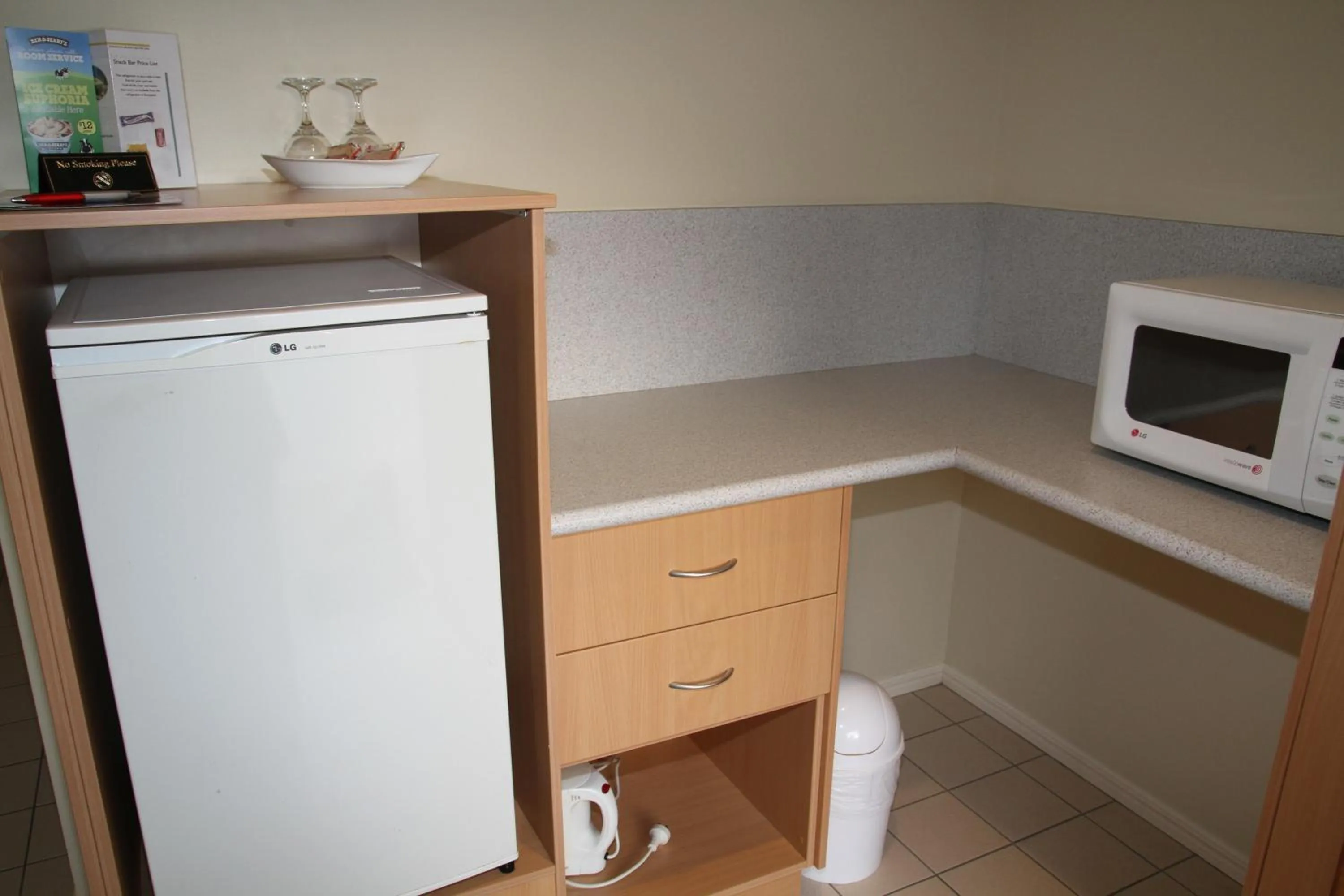 Coffee/tea facilities in Country Roads Motor Inn Gayndah