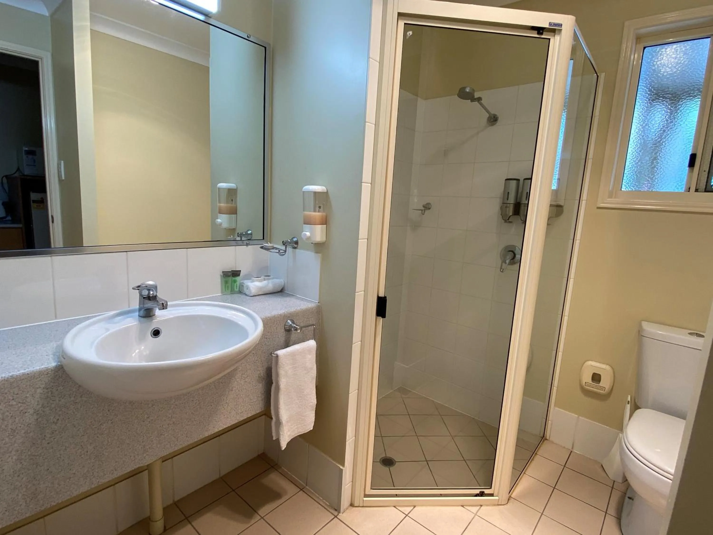 Bathroom in Country Roads Motor Inn Gayndah