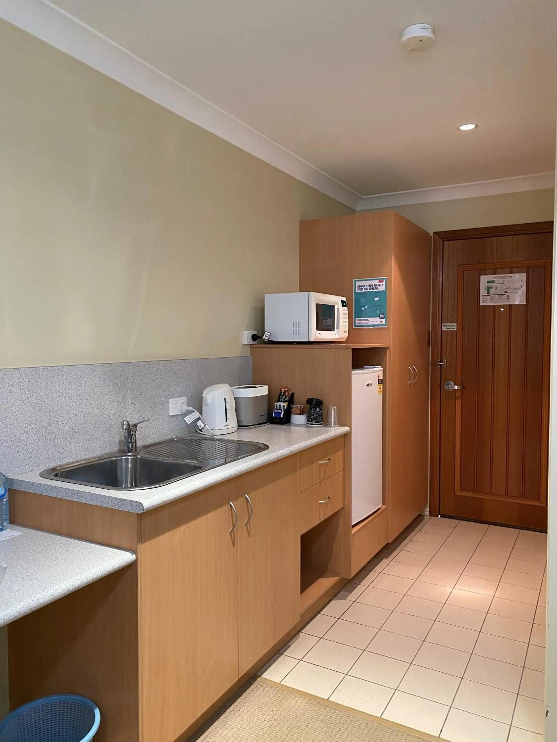 Kitchen or kitchenette in Country Roads Motor Inn Gayndah