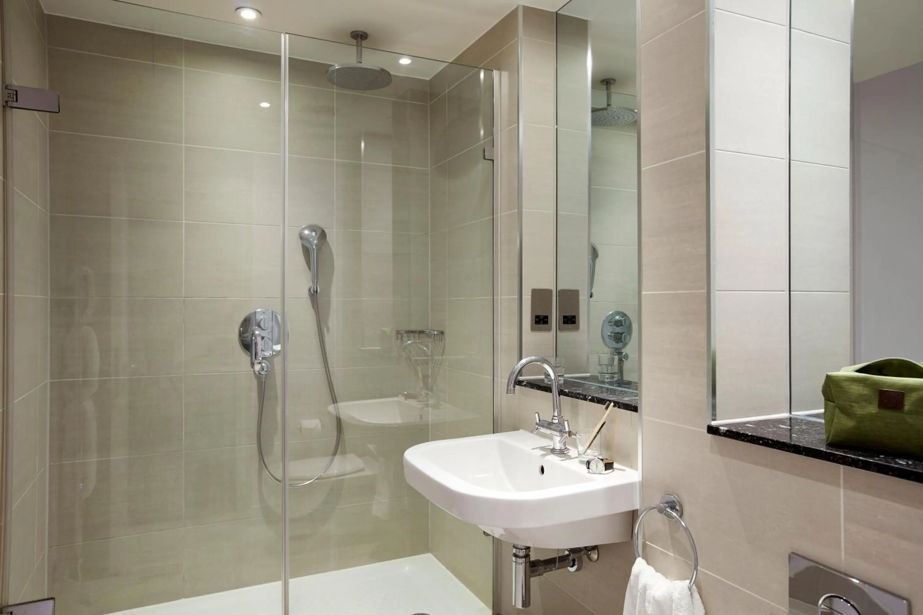 Bathroom in The Clermont London, Charing Cross