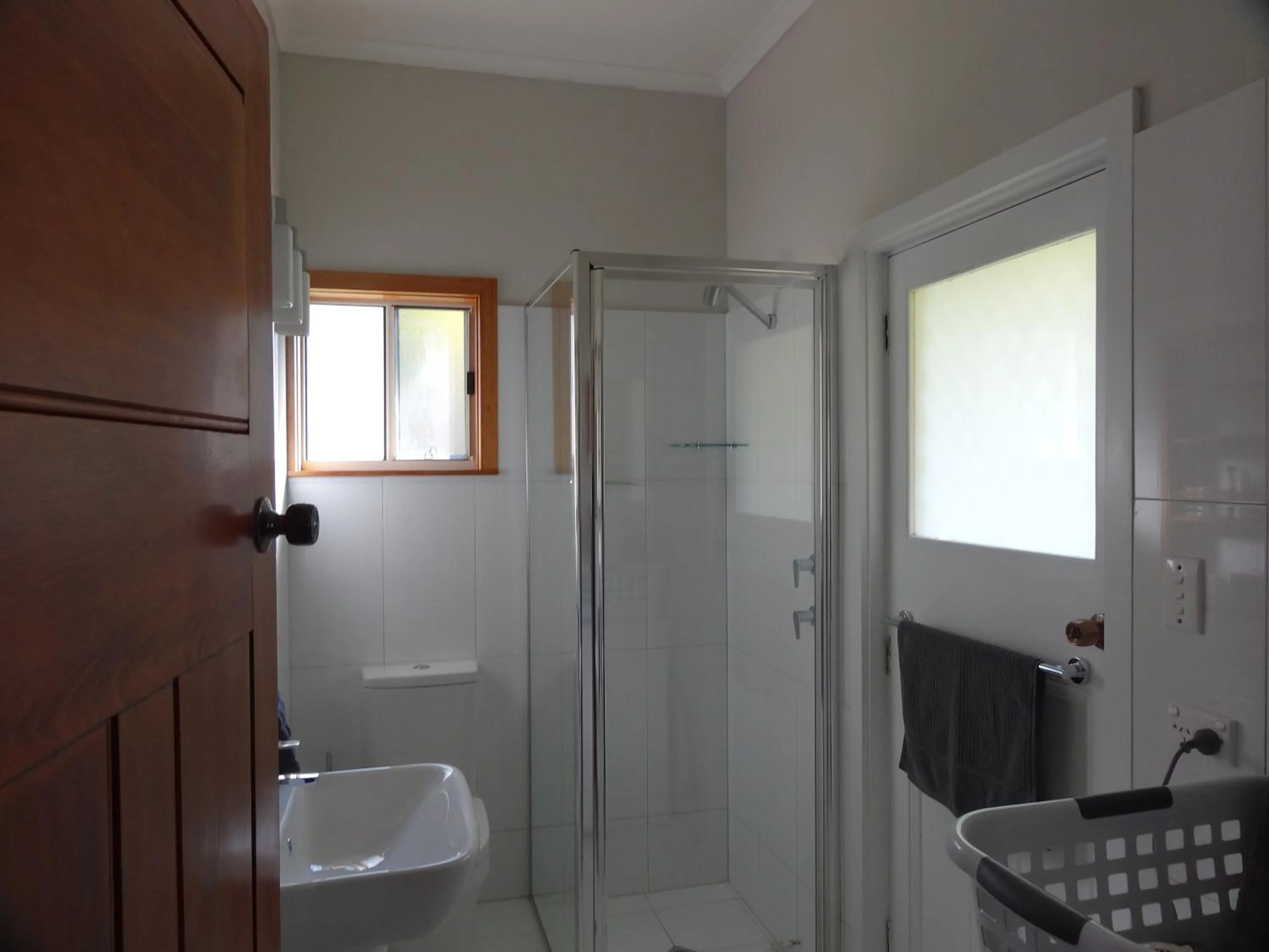 Shower in Mapperley Bed and Breakfast