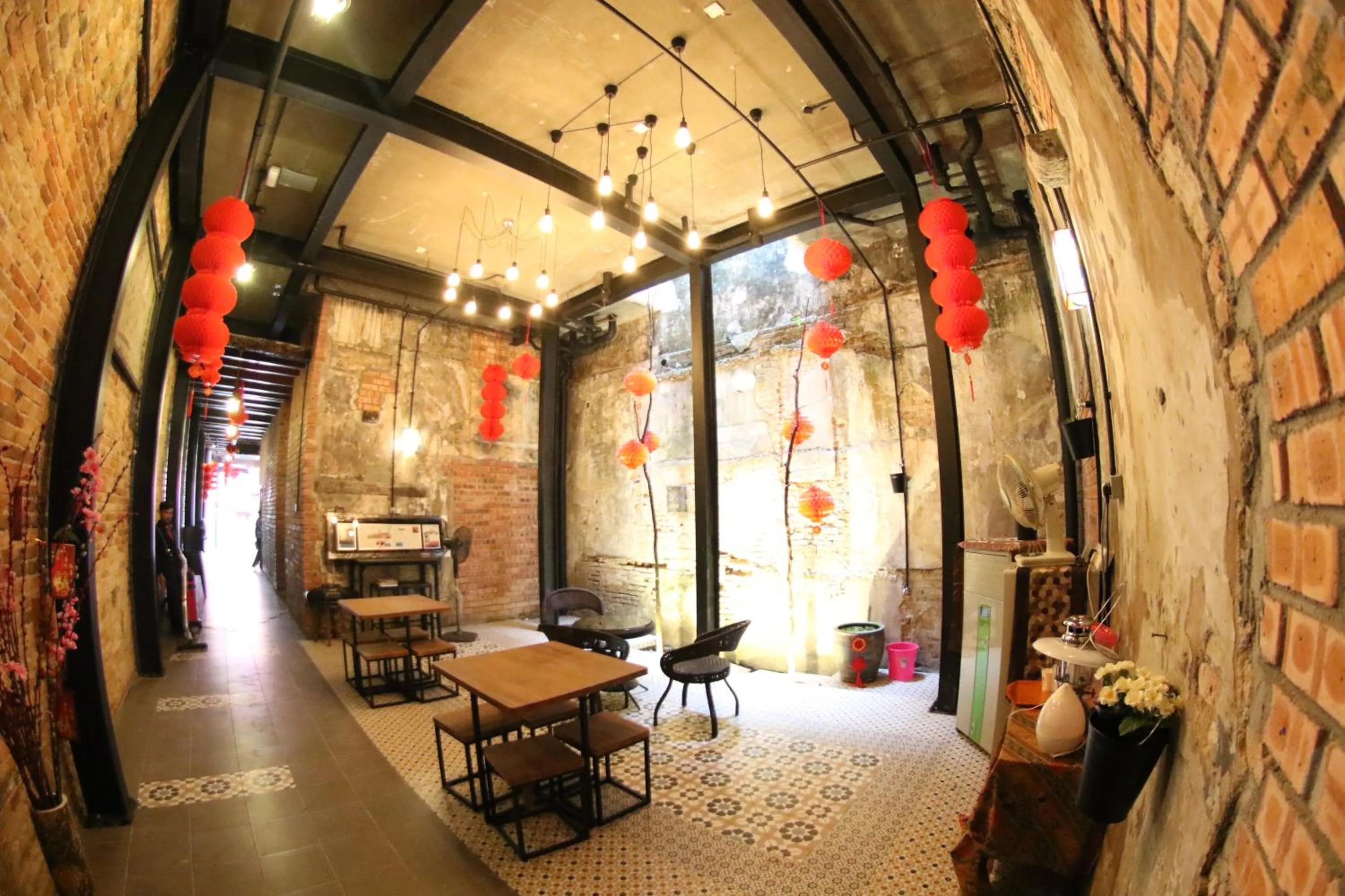 Communal lounge/ TV room in JQ Ban Loong Boutique Hotel