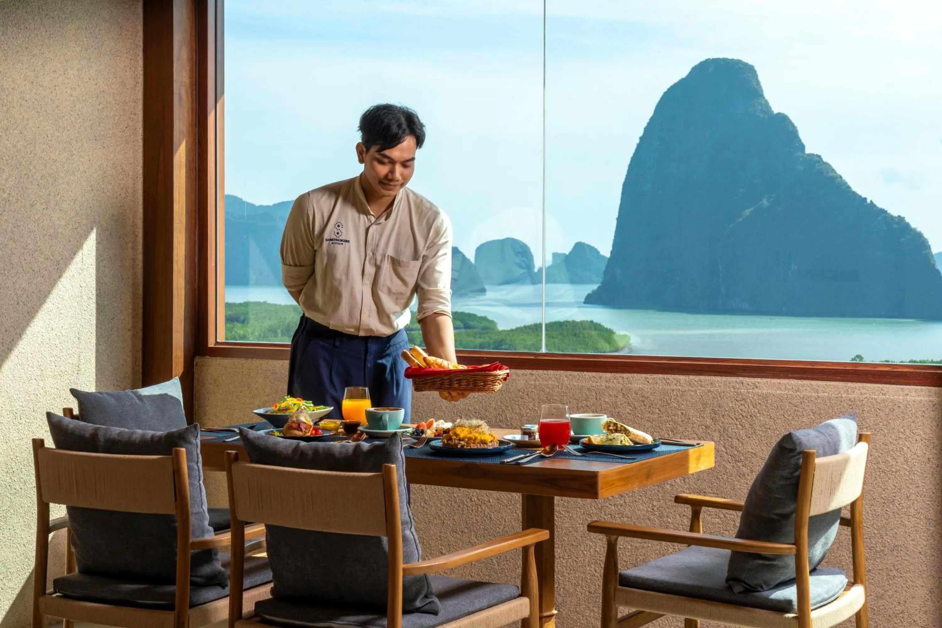 People in Sametnangshe Boutique