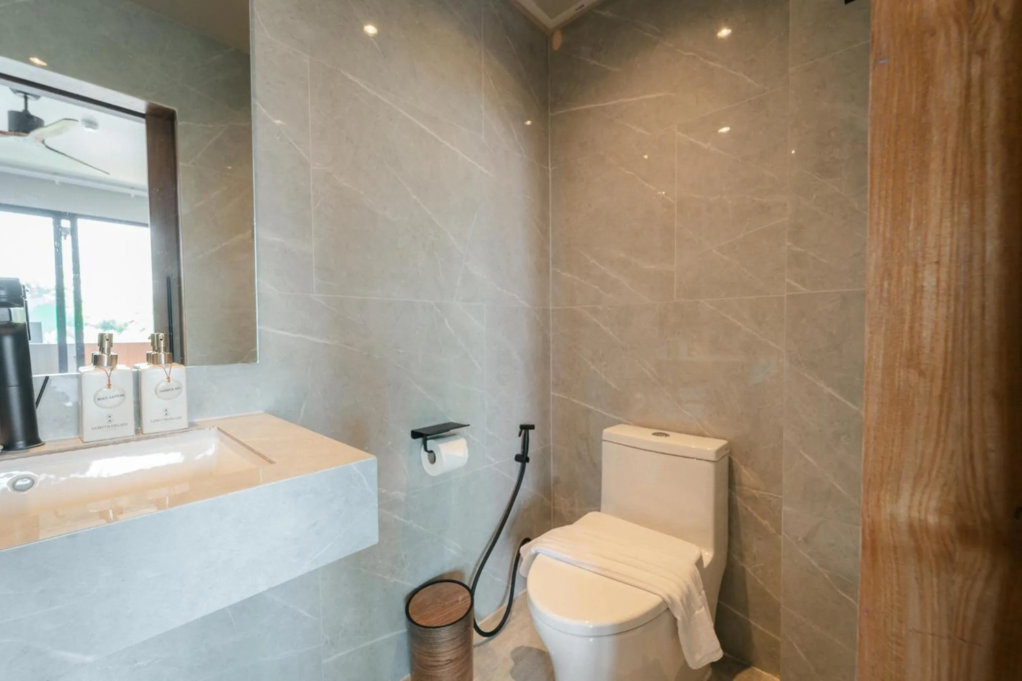 Toilet in Sametnangshe Boutique