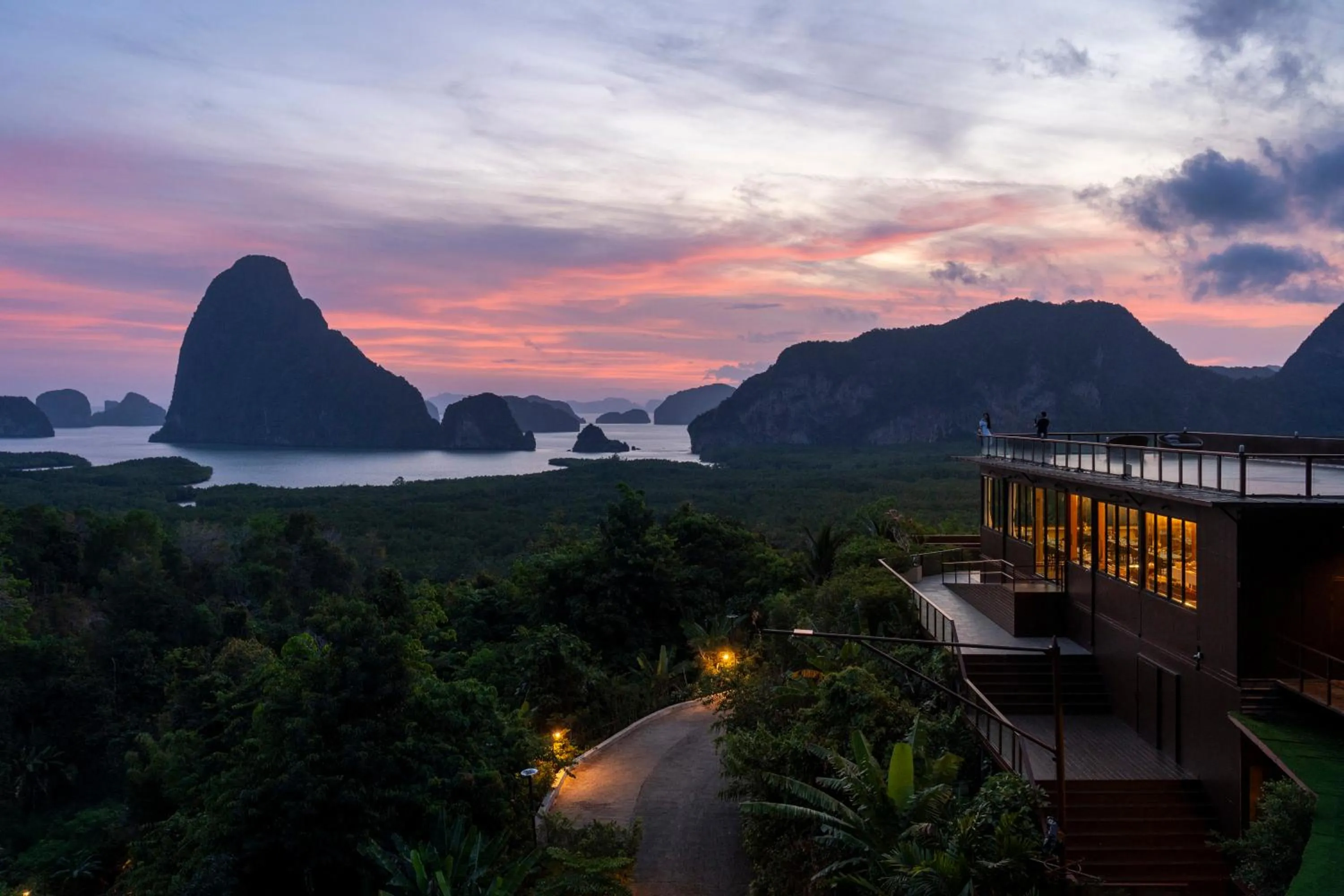 Nearby landmark in Sametnangshe Boutique