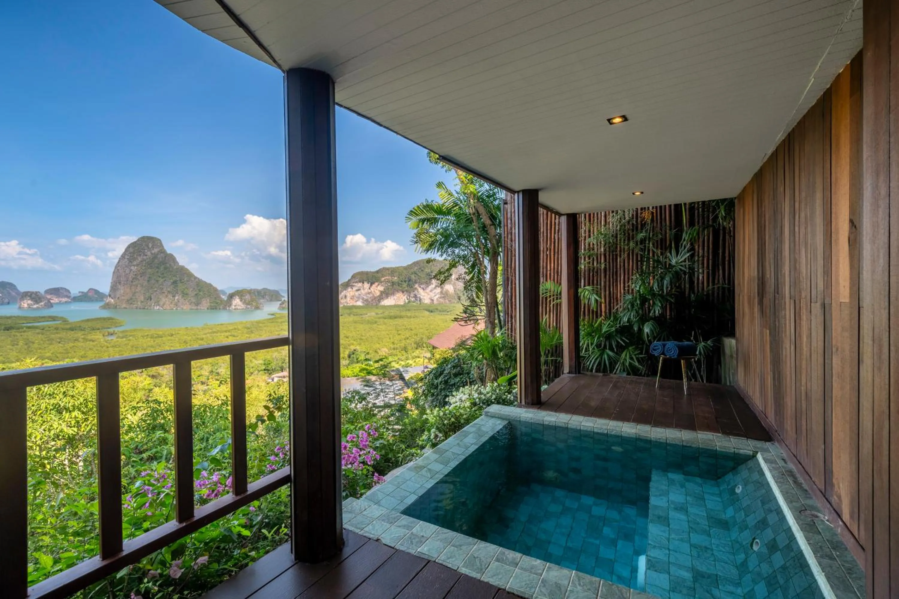 Day in Sametnangshe Boutique