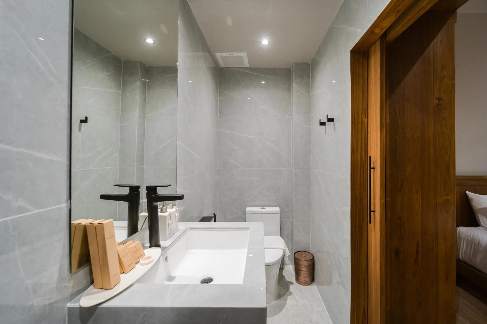 Shower in Sametnangshe Boutique