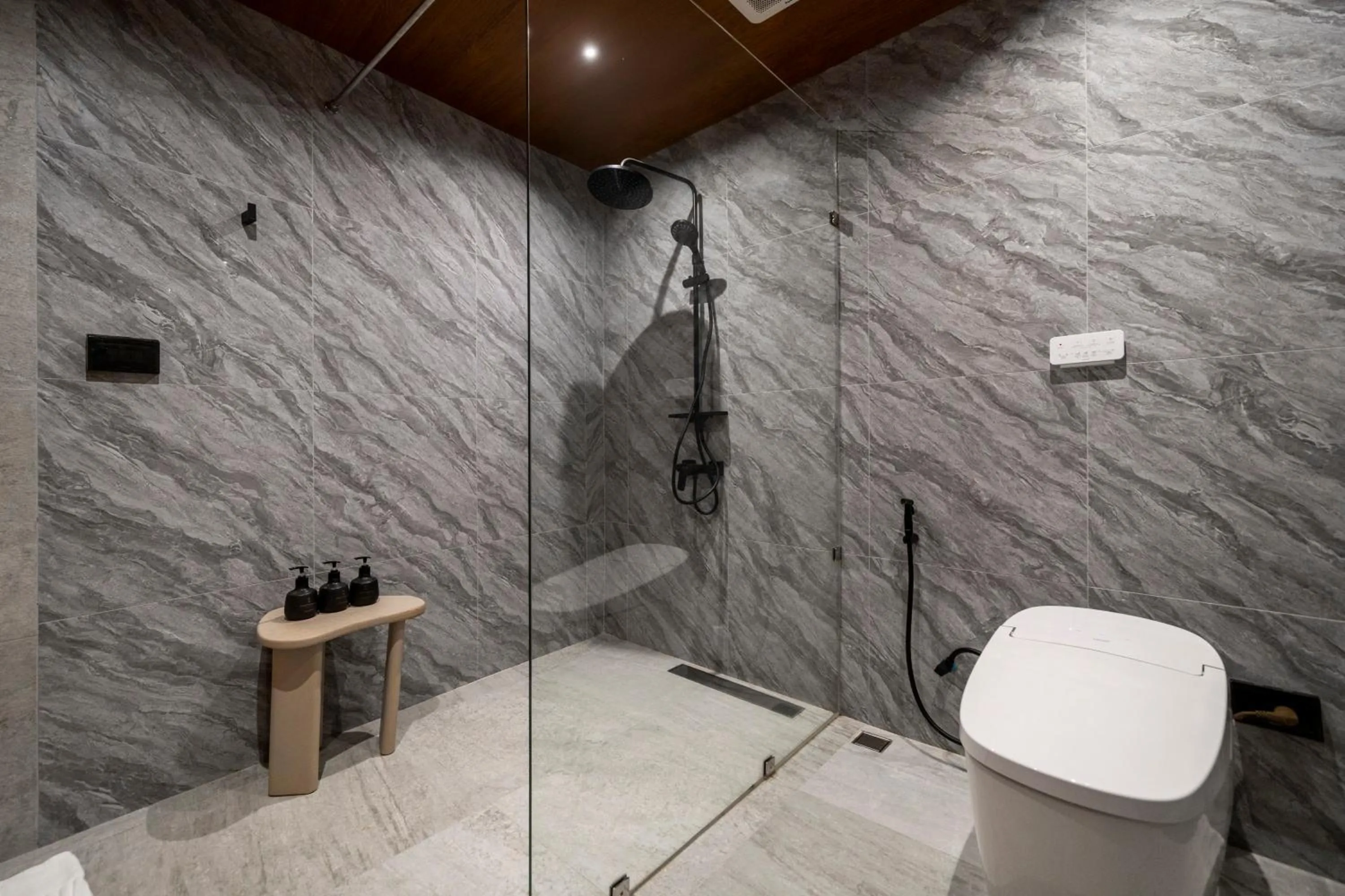 Shower in Sametnangshe Boutique