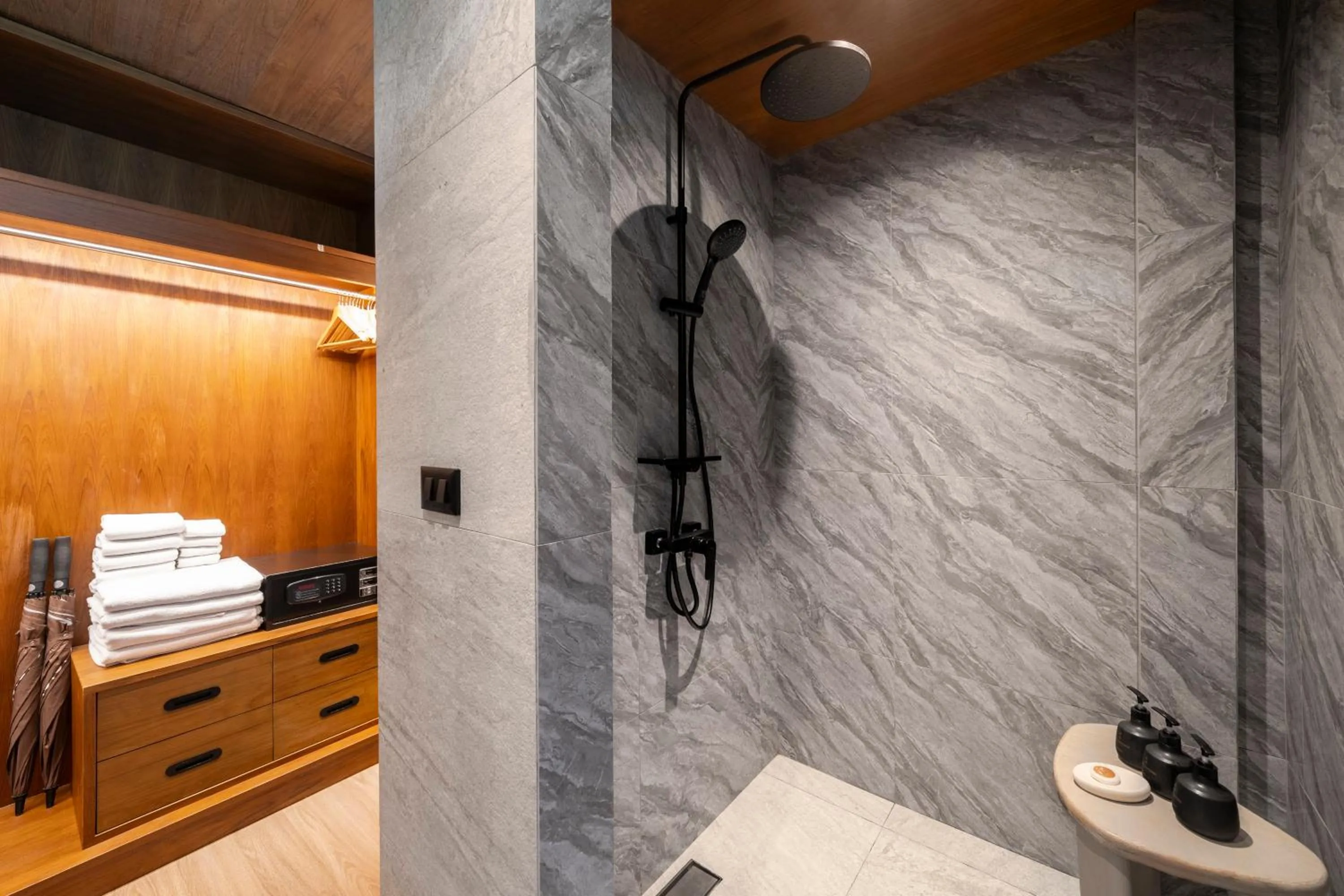 Shower in Sametnangshe Boutique