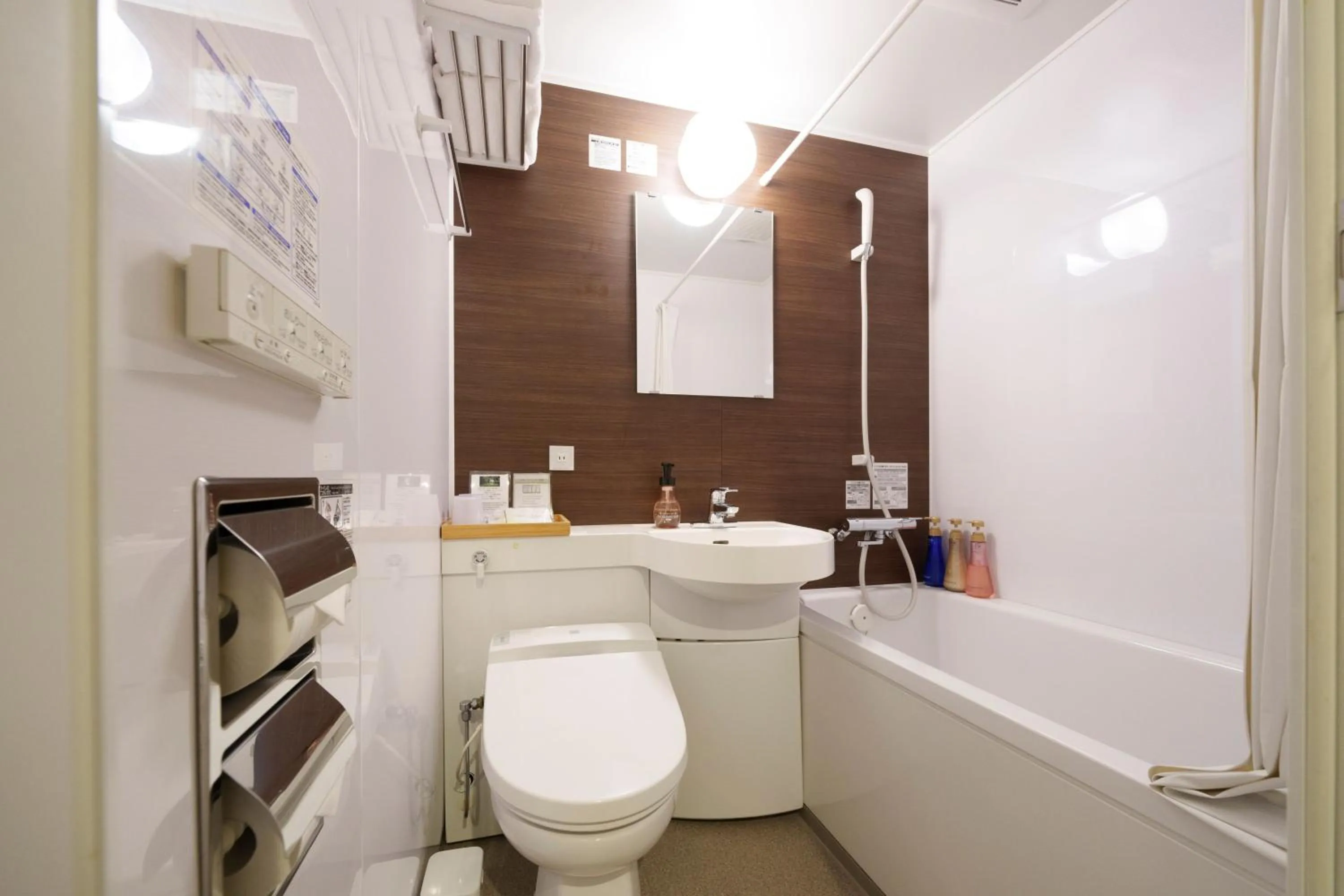 Toilet in Waqoo Shitaderamachi