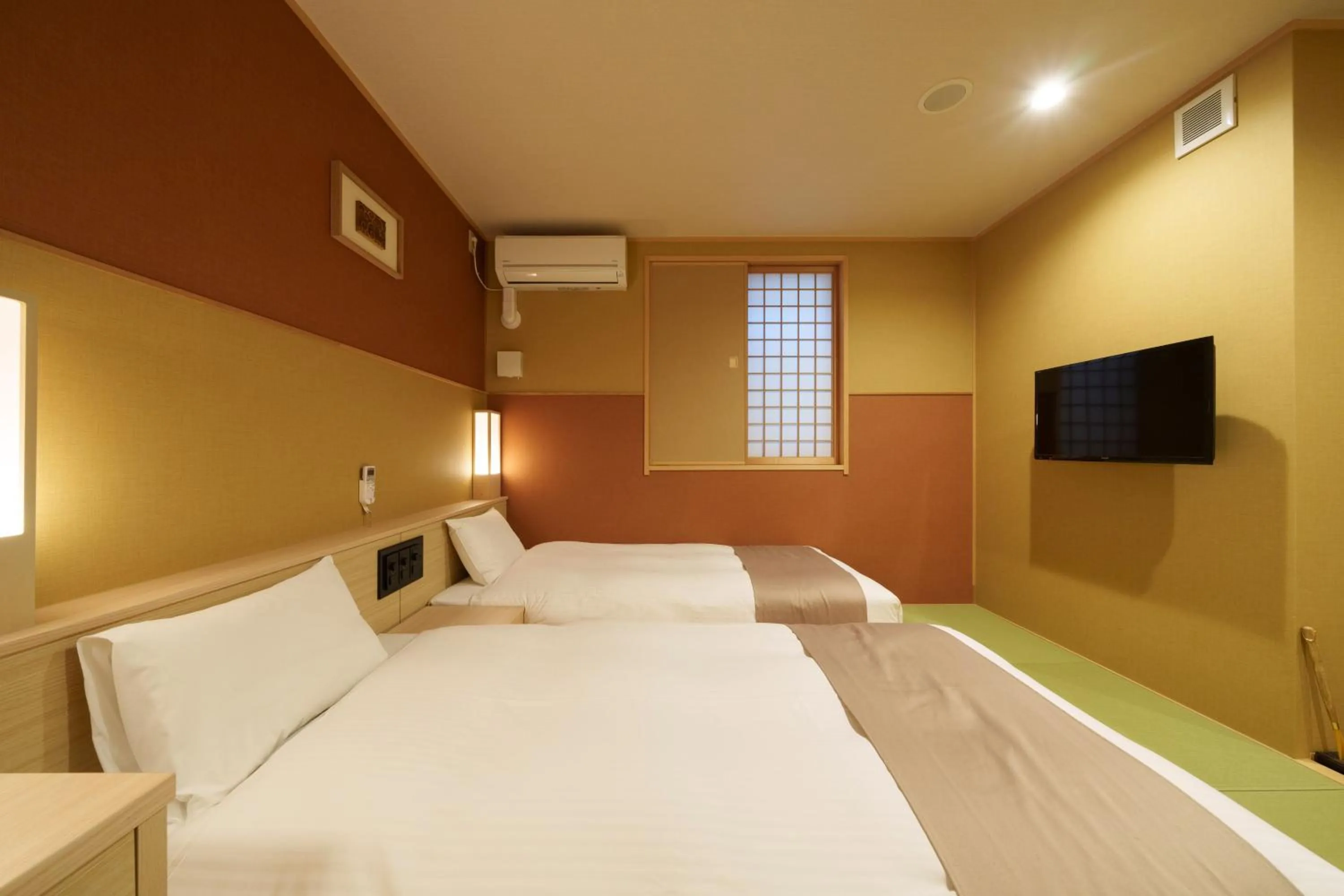 Bed in Waqoo Shitaderamachi