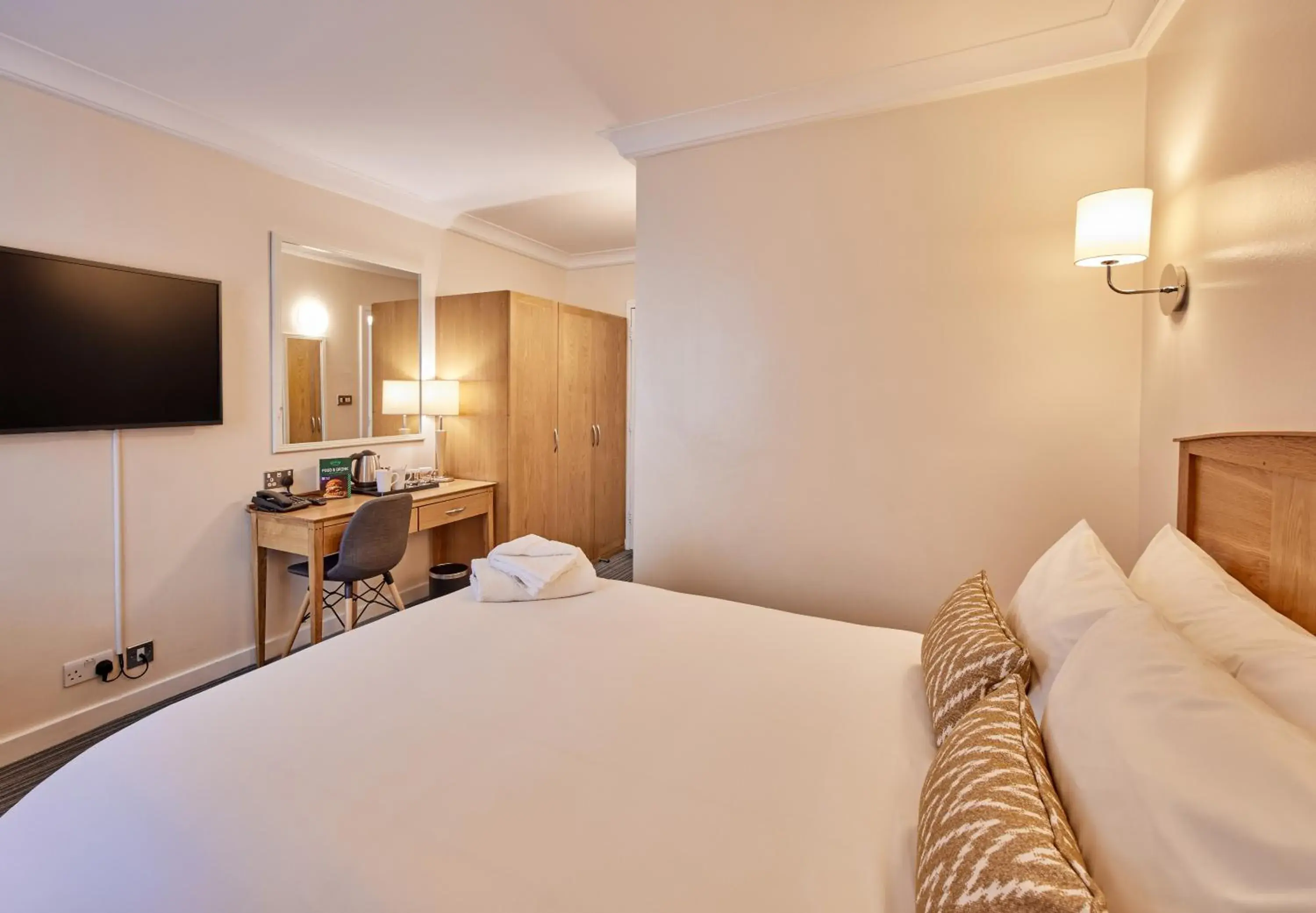 Bed in Thistle London Heathrow Terminal 5 Bed in Thistle London Heathrow Terminal 5