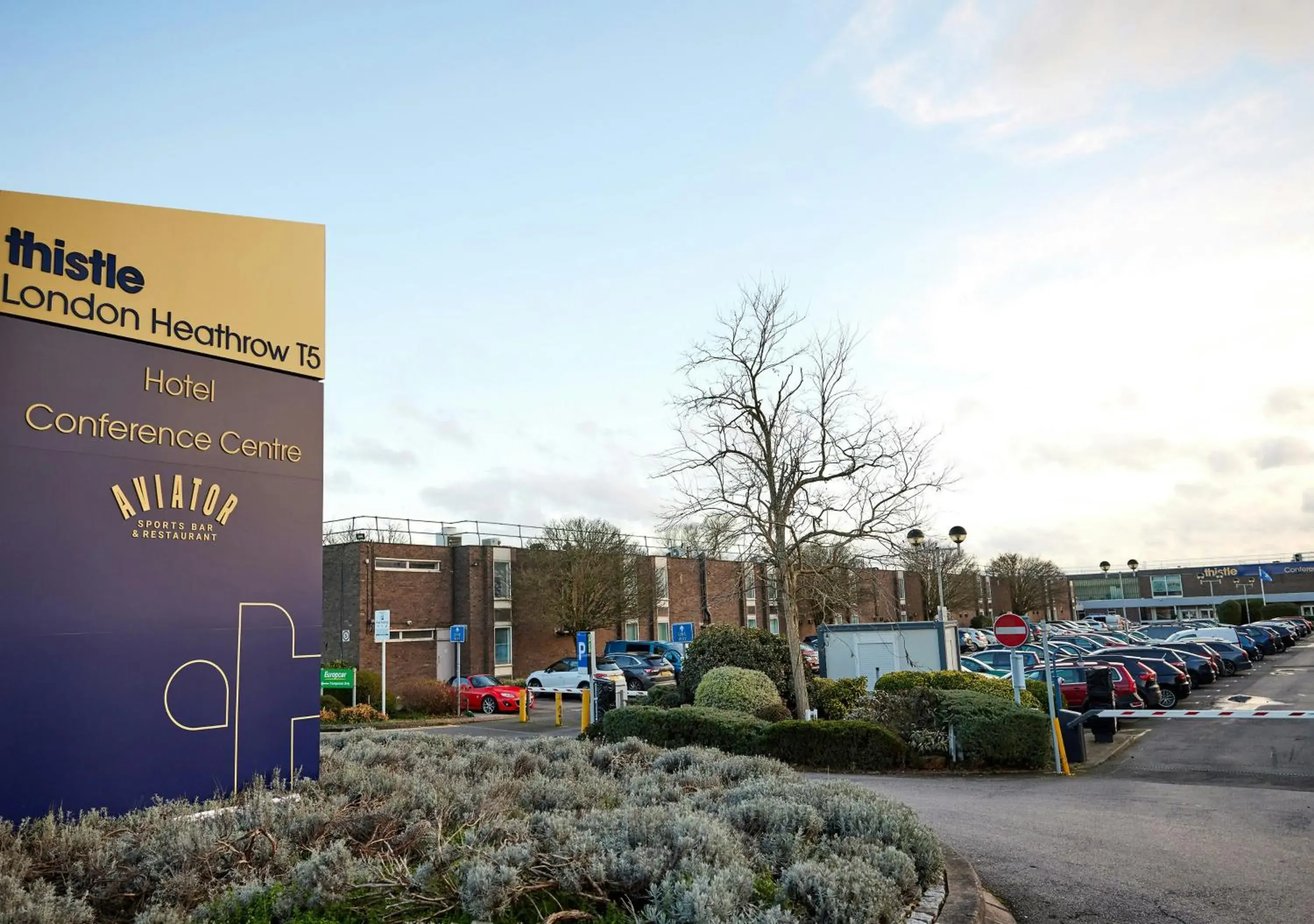 Property building in Thistle London Heathrow Terminal 5 Property building in Thistle London Heathrow Terminal 5