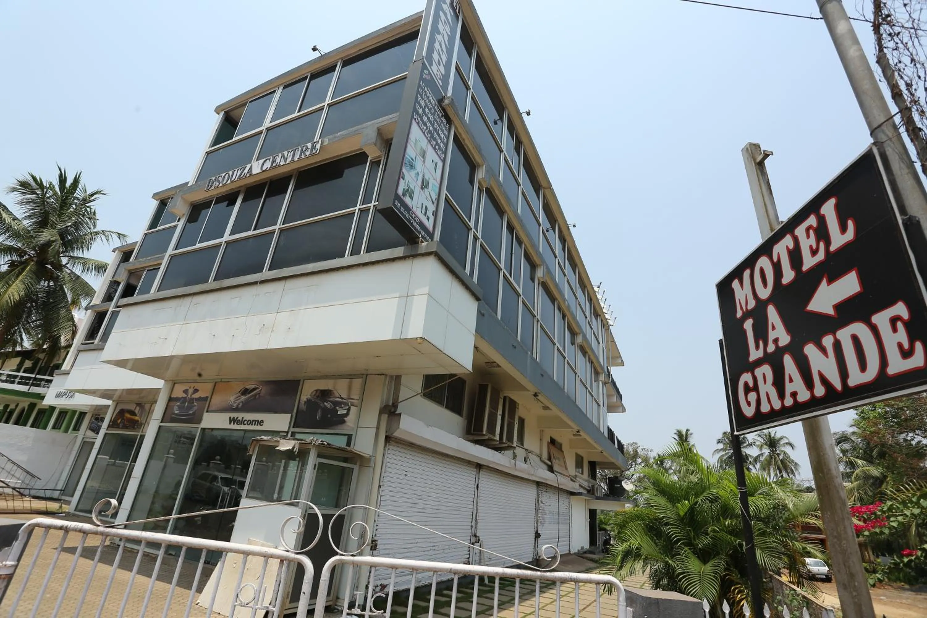 Property building in Motel La Grandeur