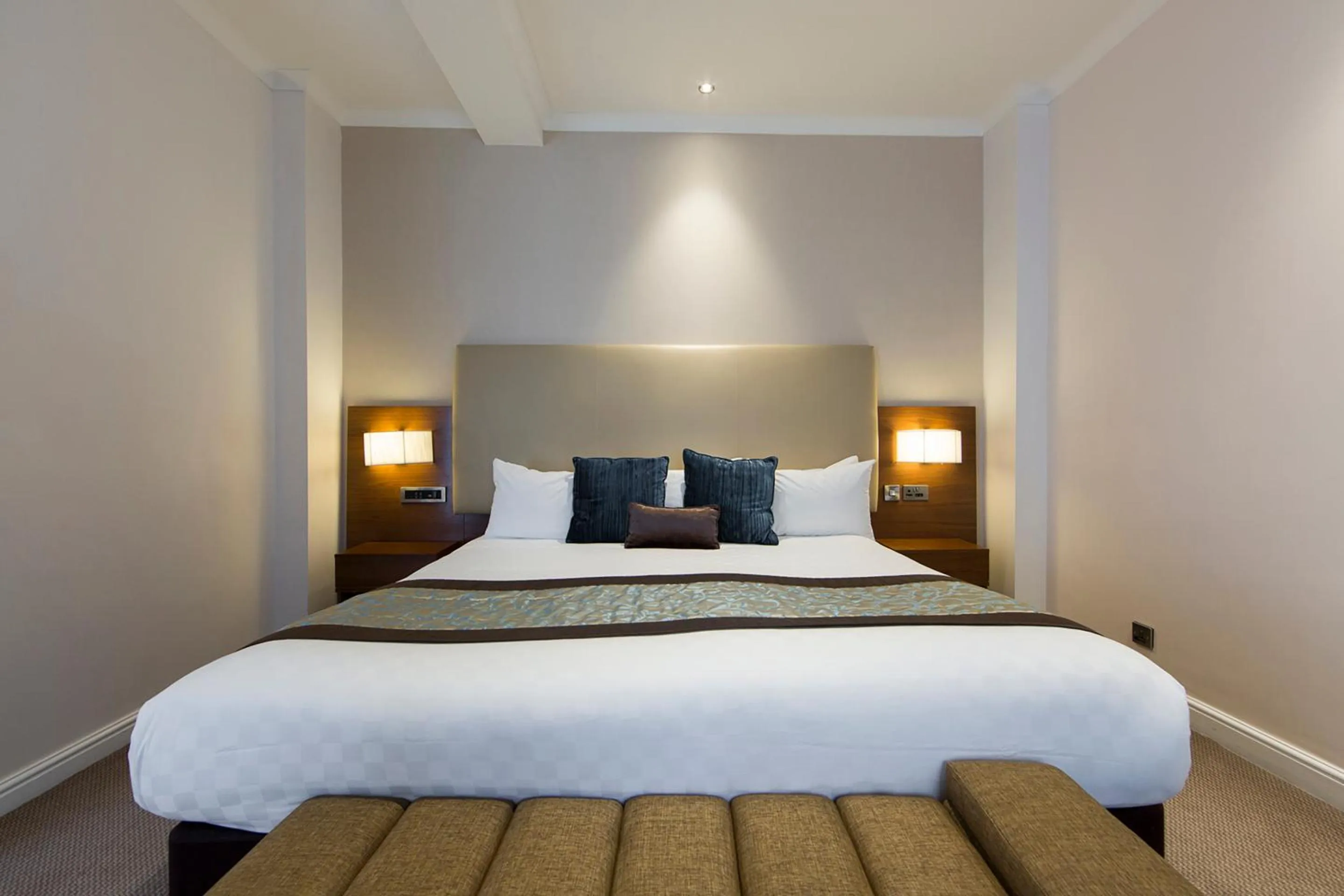 Bedroom, Bed in Thistle London Piccadilly