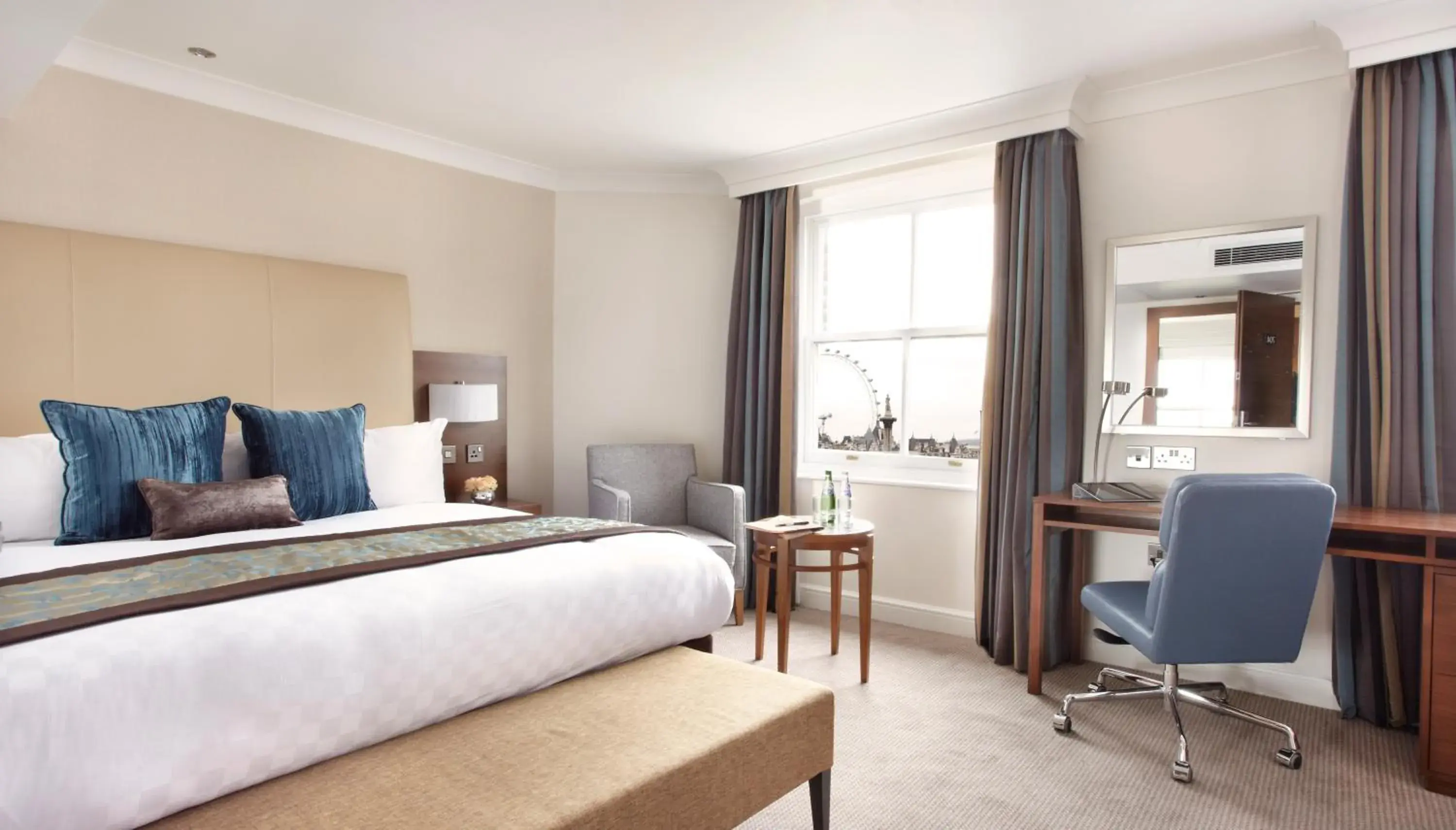 Bed in Thistle London Piccadilly Bed in Thistle London Piccadilly