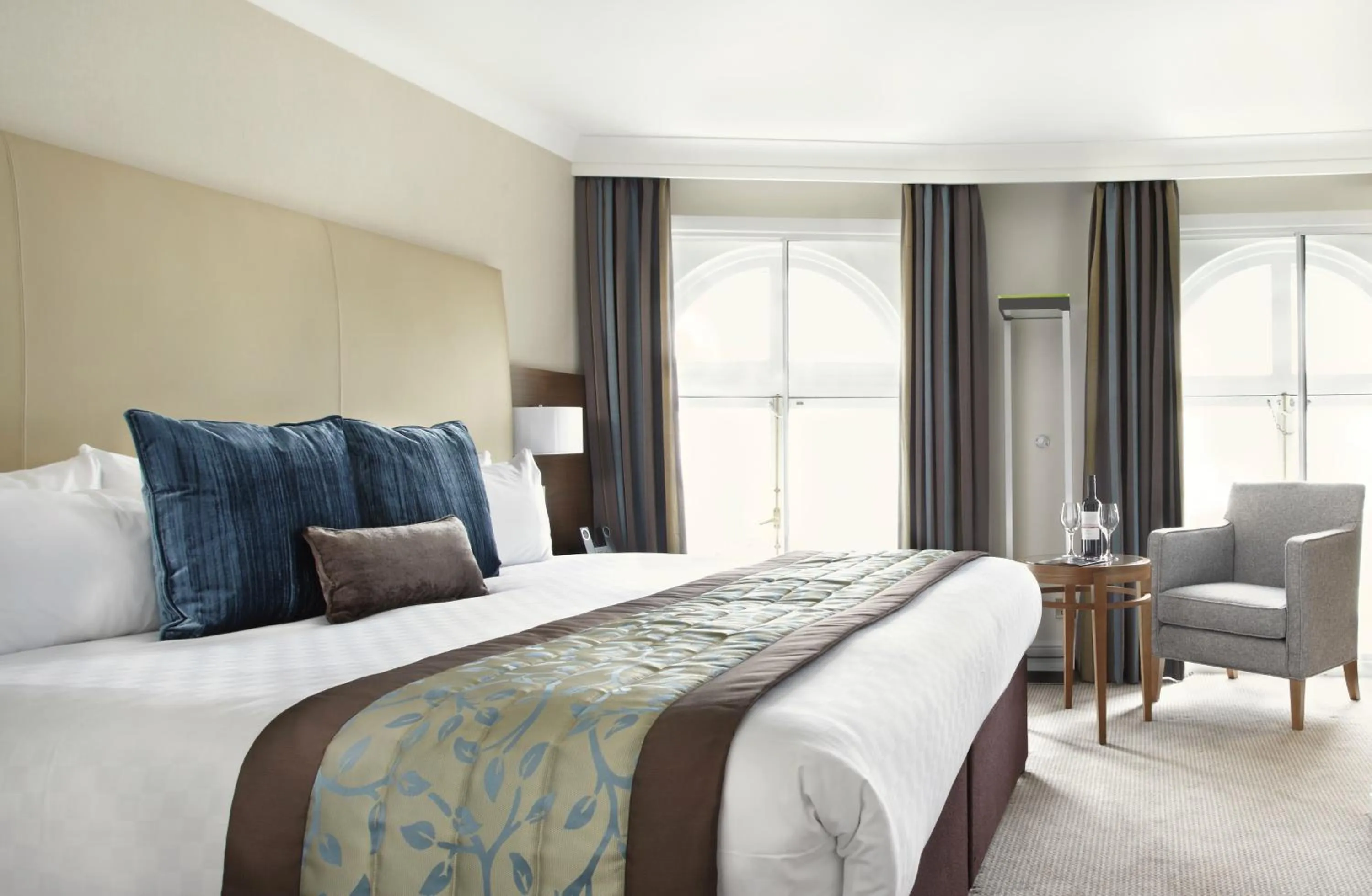 Bedroom, Bed in Thistle London Piccadilly