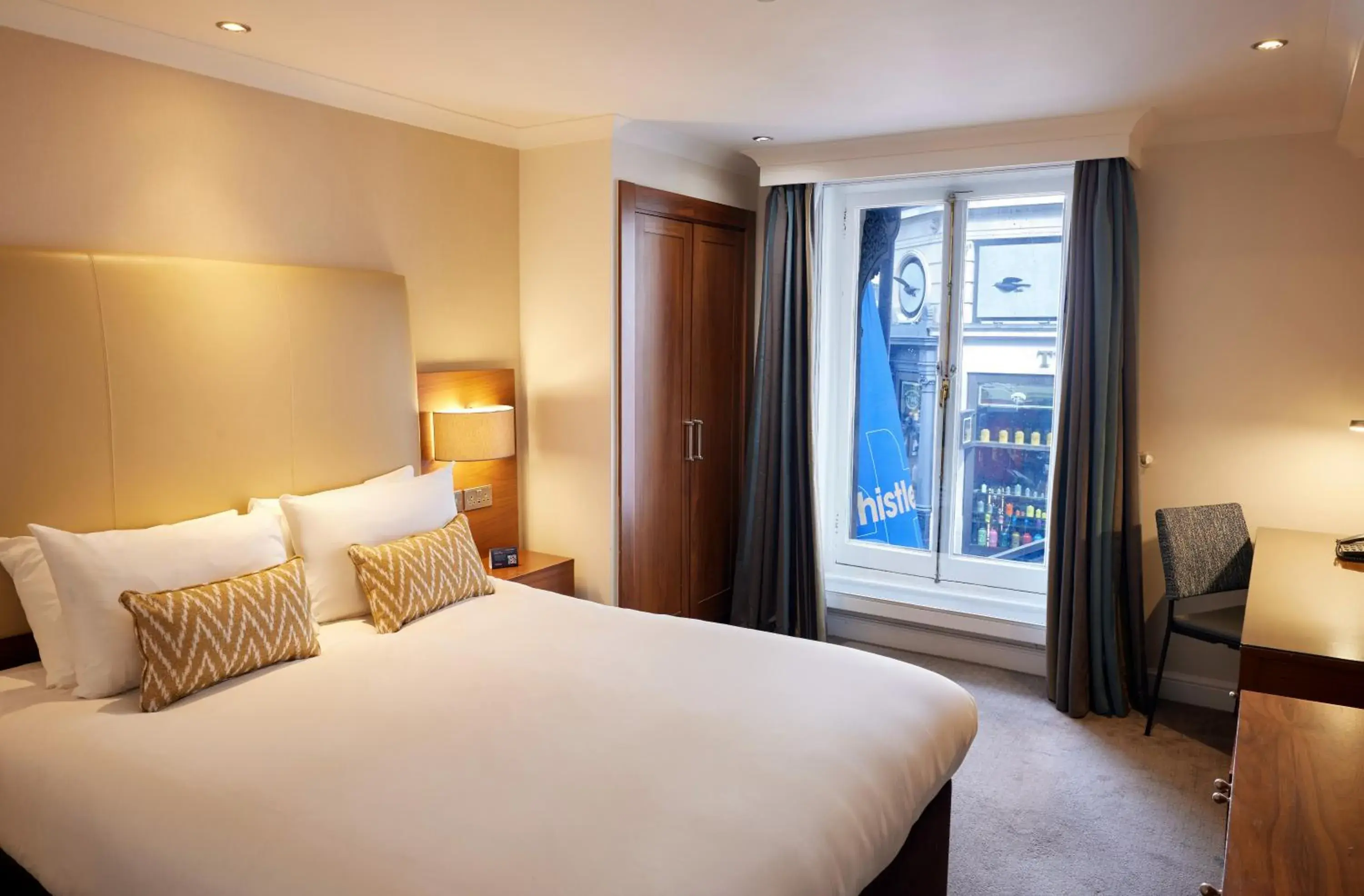 Bed in Thistle London Piccadilly Bed in Thistle London Piccadilly