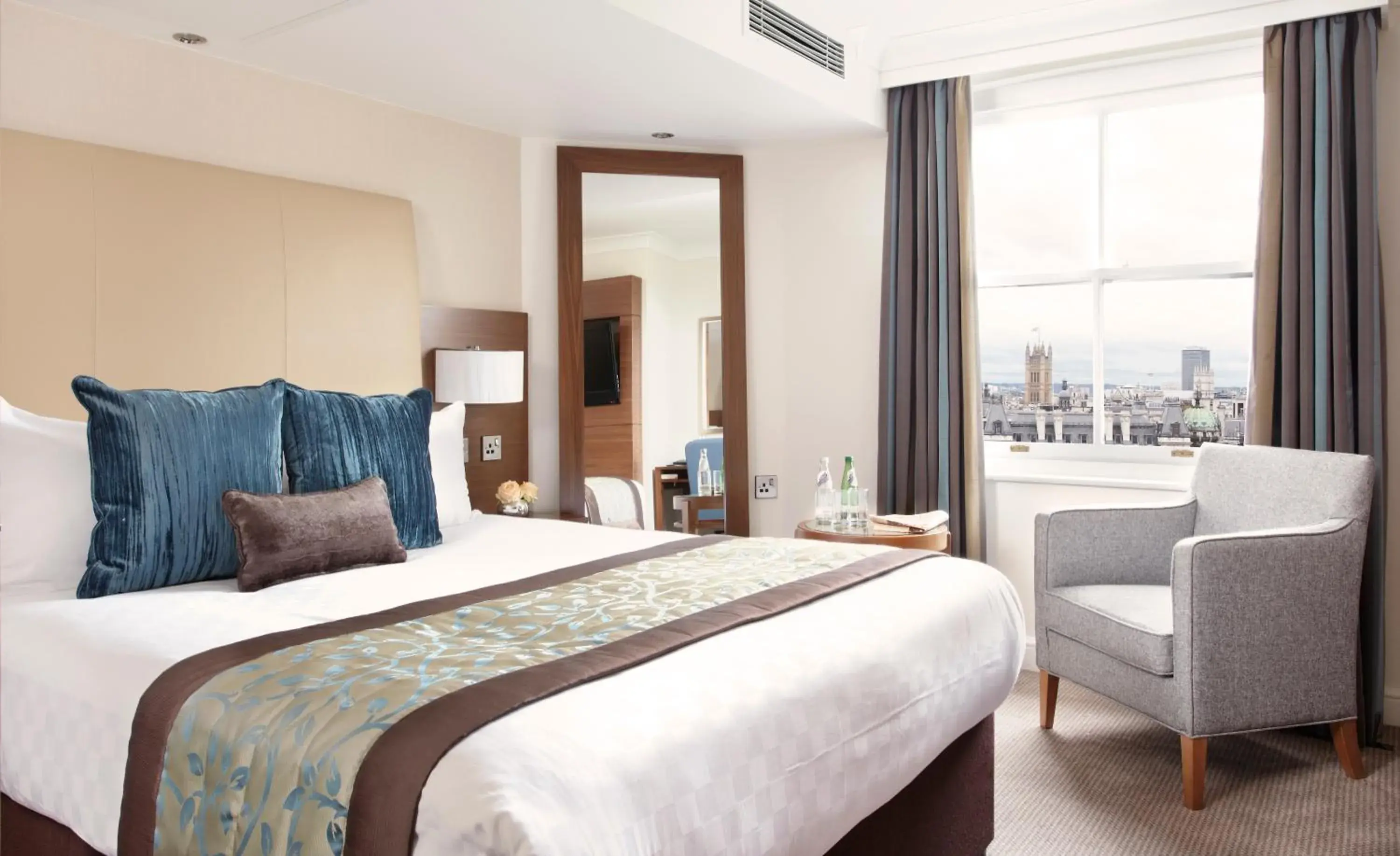 Bed in Thistle London Piccadilly Bed in Thistle London Piccadilly