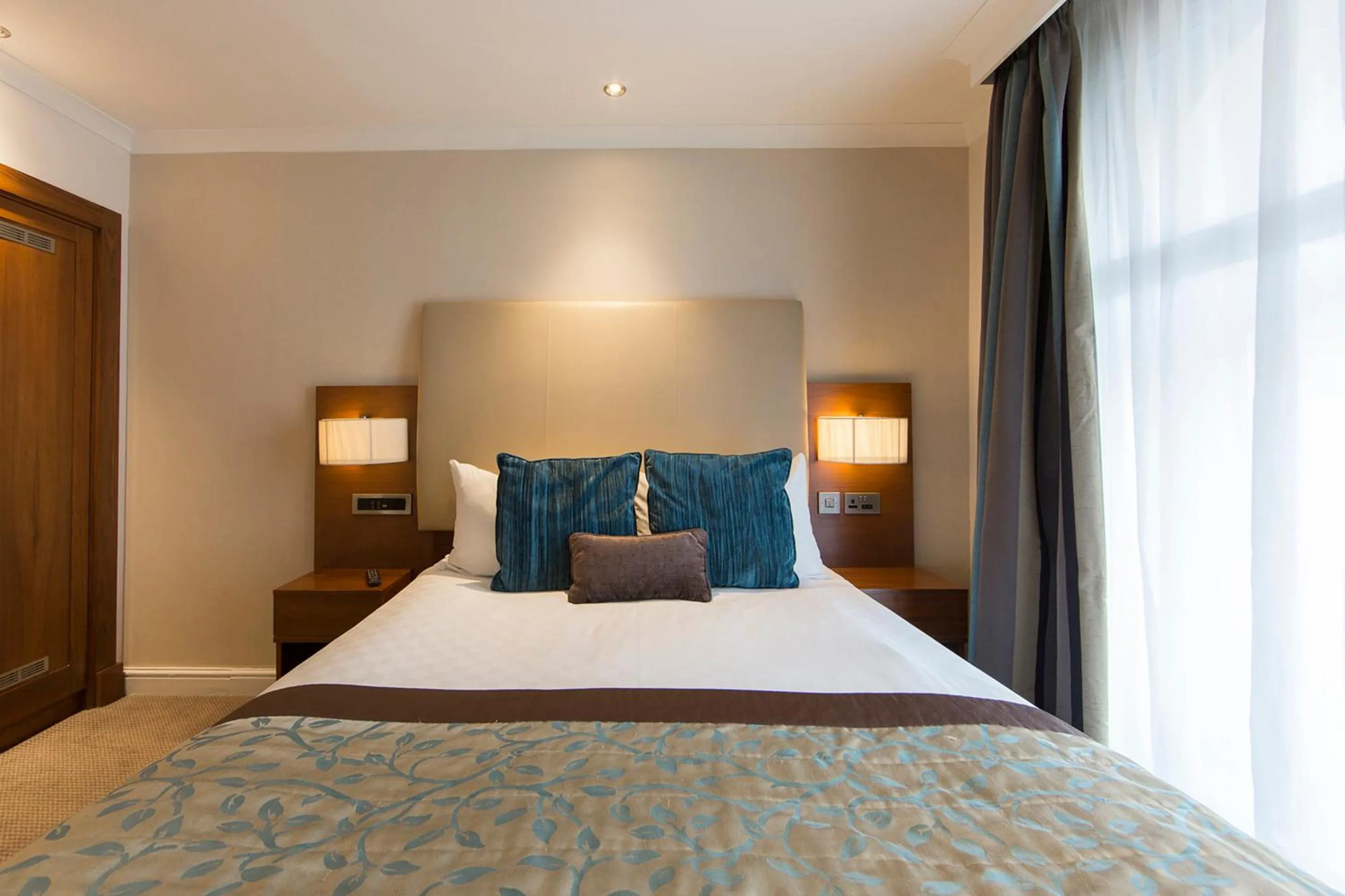 Bedroom, Bed in Thistle London Piccadilly