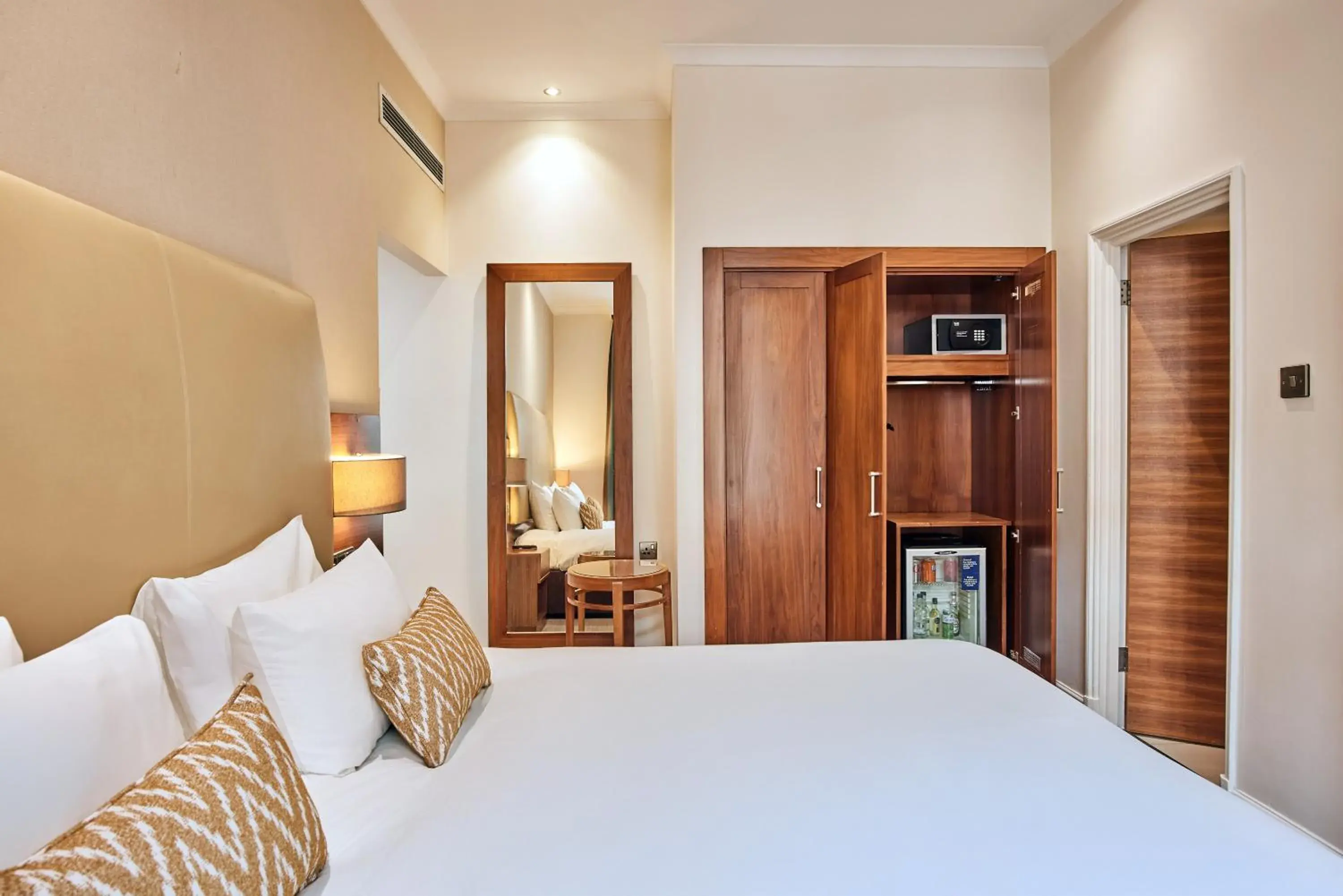 Bed in Thistle London Piccadilly Bed in Thistle London Piccadilly