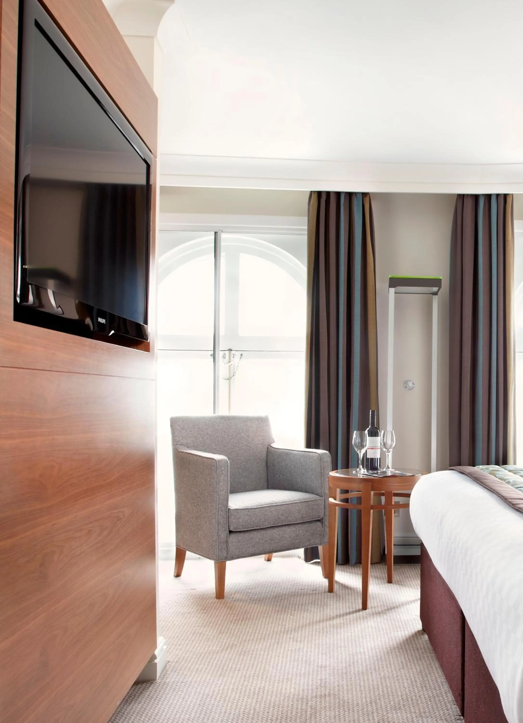 Photo of the whole room, Bed in Thistle London Piccadilly