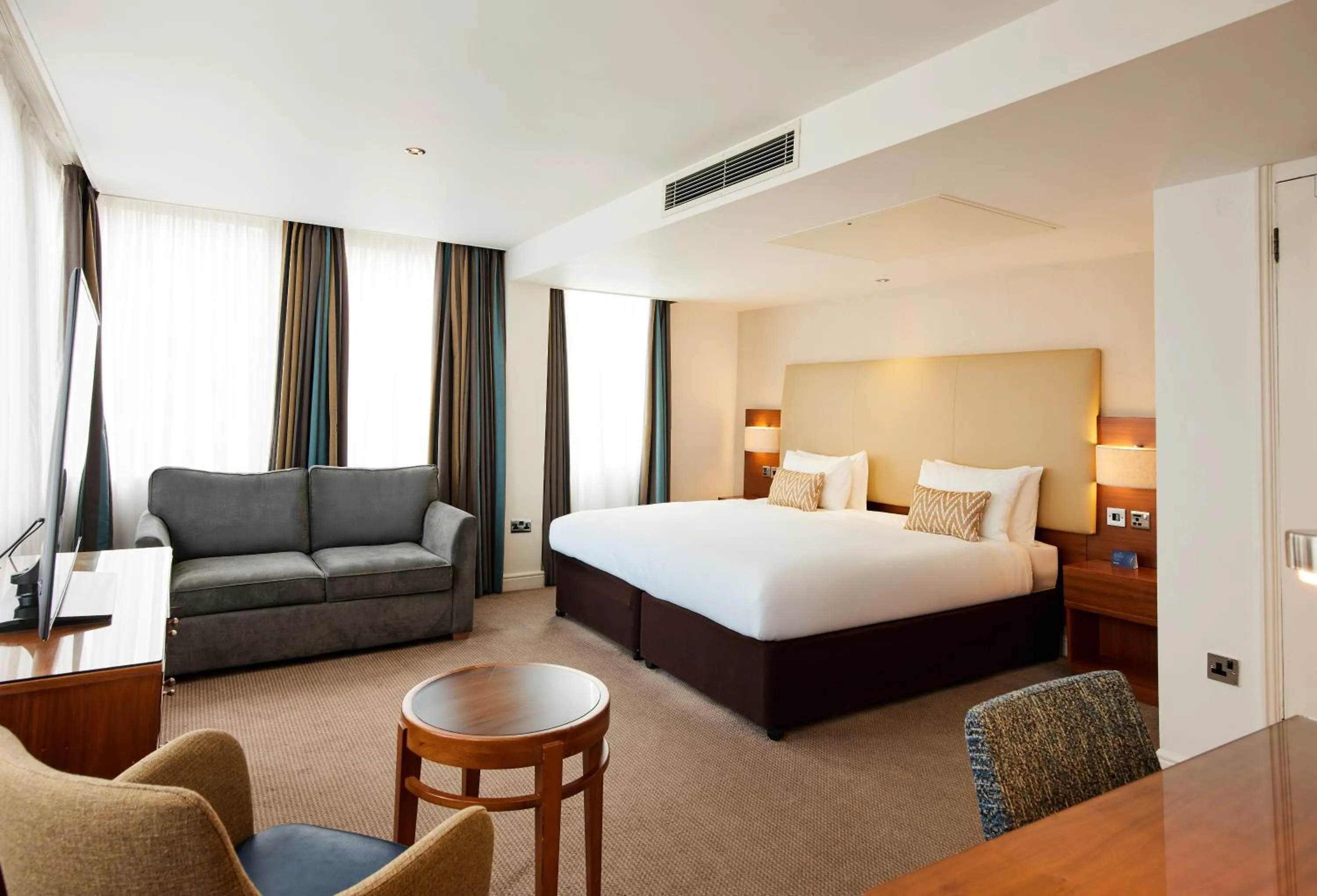 Bed in Thistle Trafalgar - Leicester Square