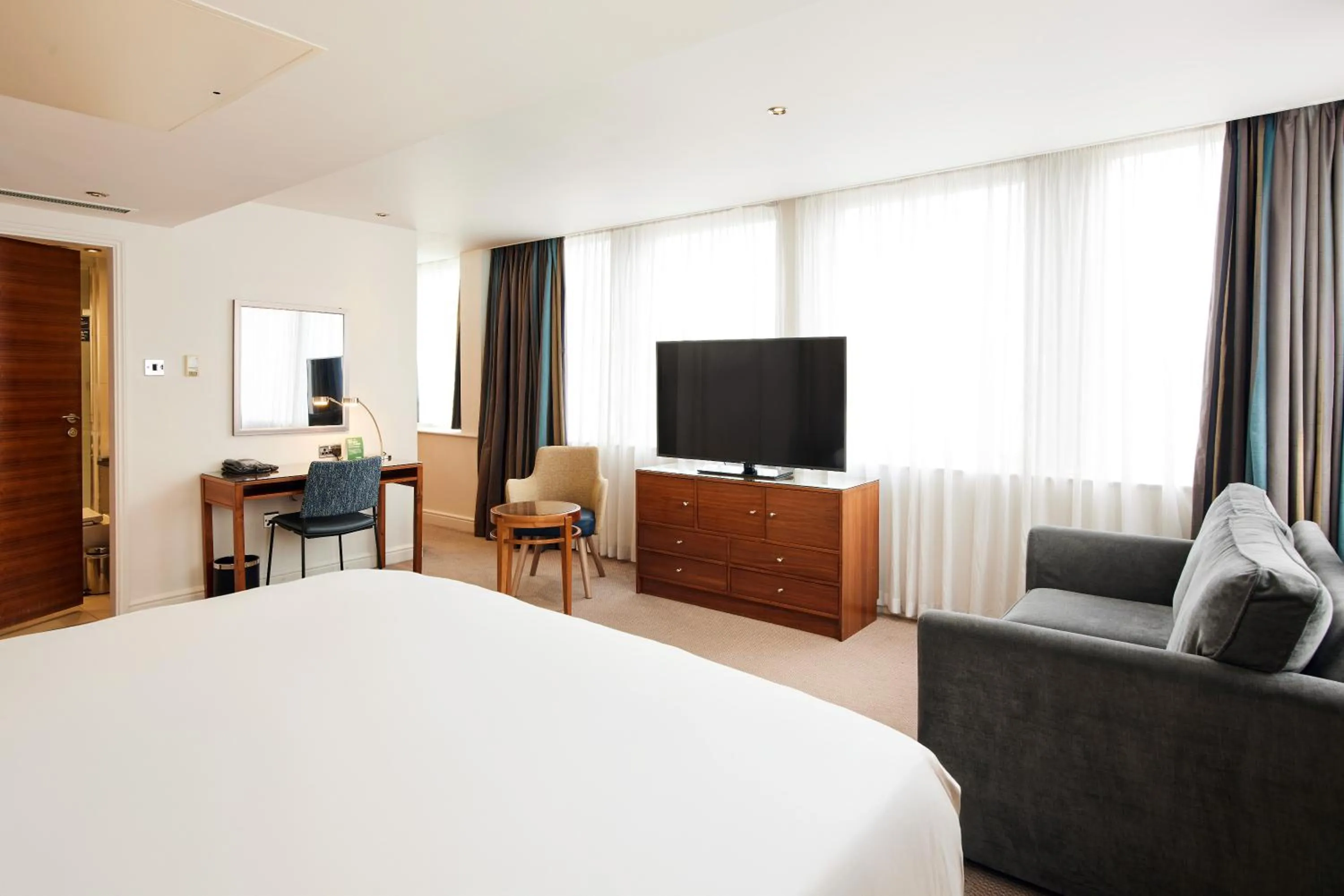 Bed in Thistle Trafalgar - Leicester Square