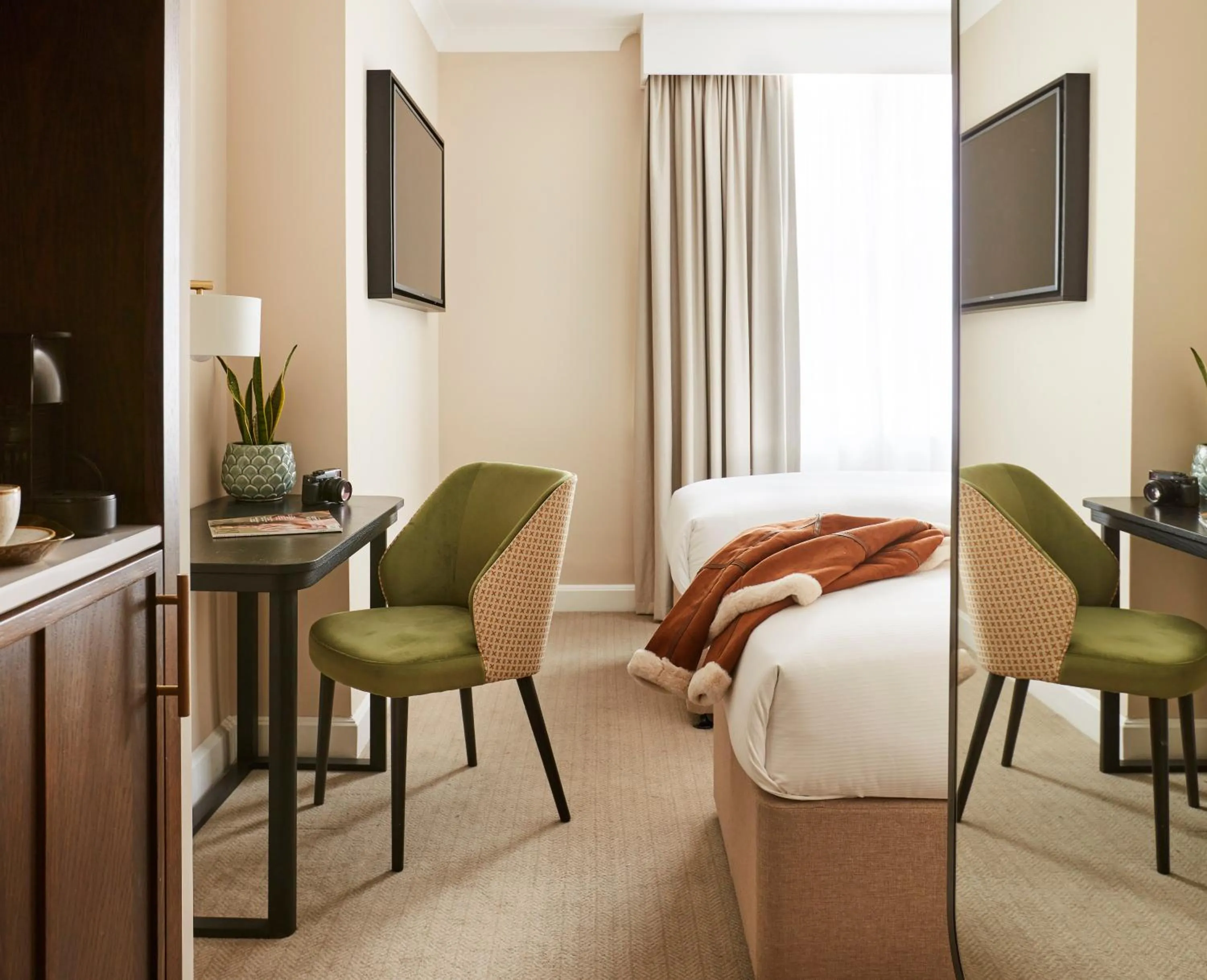 Bedroom, Bed in The Clermont London, Victoria